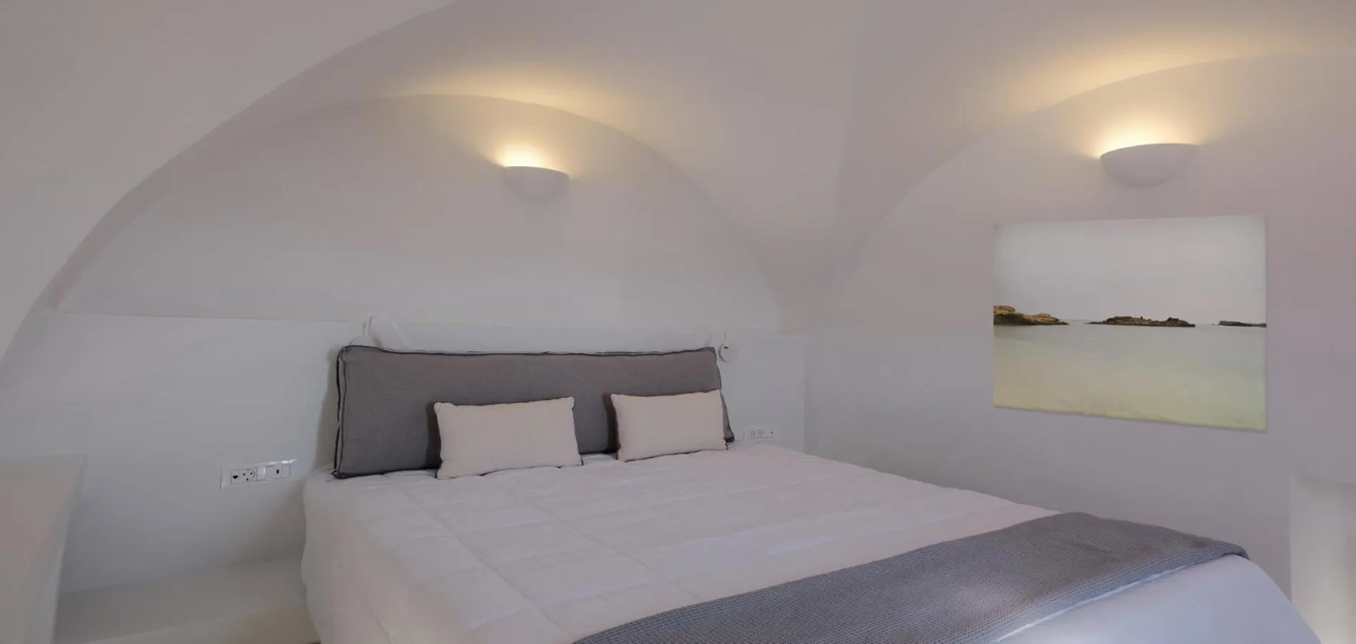 Bed in Aplada Suites