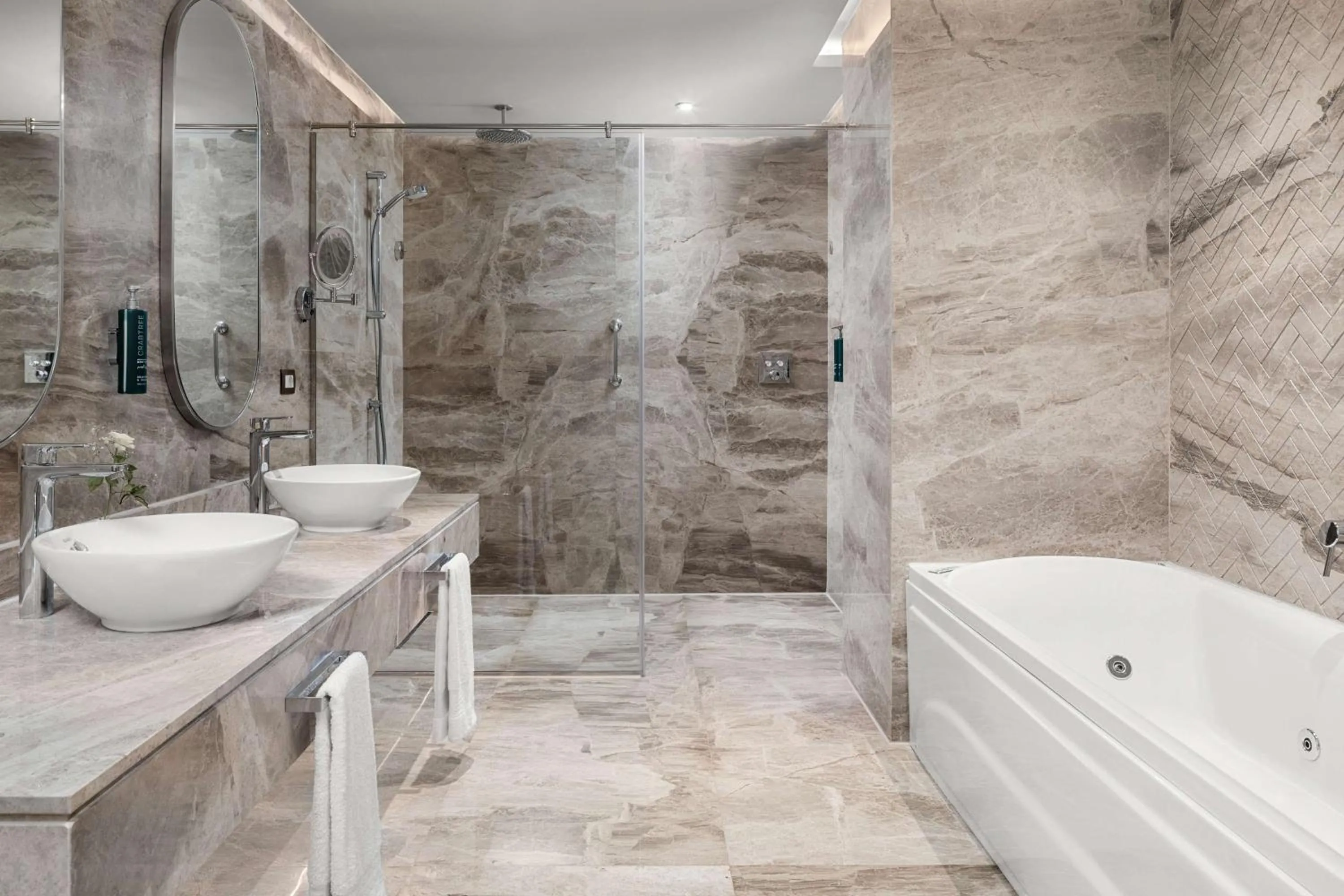 Bathroom in Hilton Alexandria Green Plaza