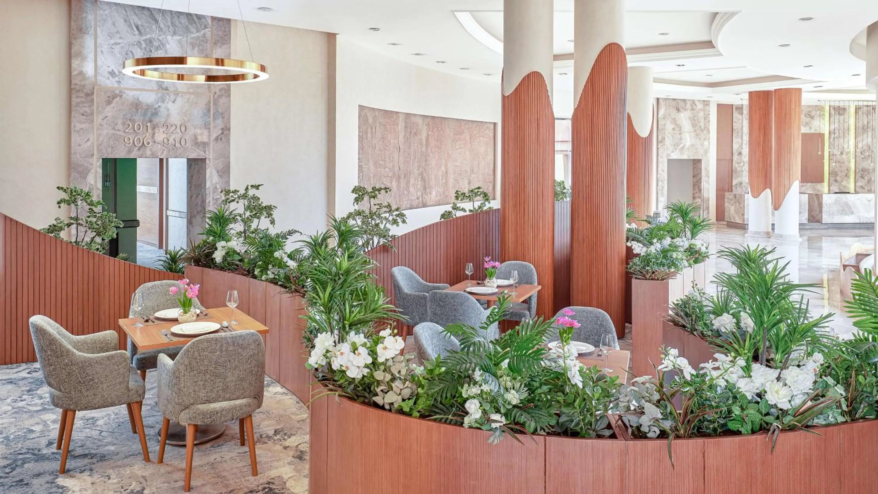 Restaurant/places to eat in Hilton Alexandria Green Plaza