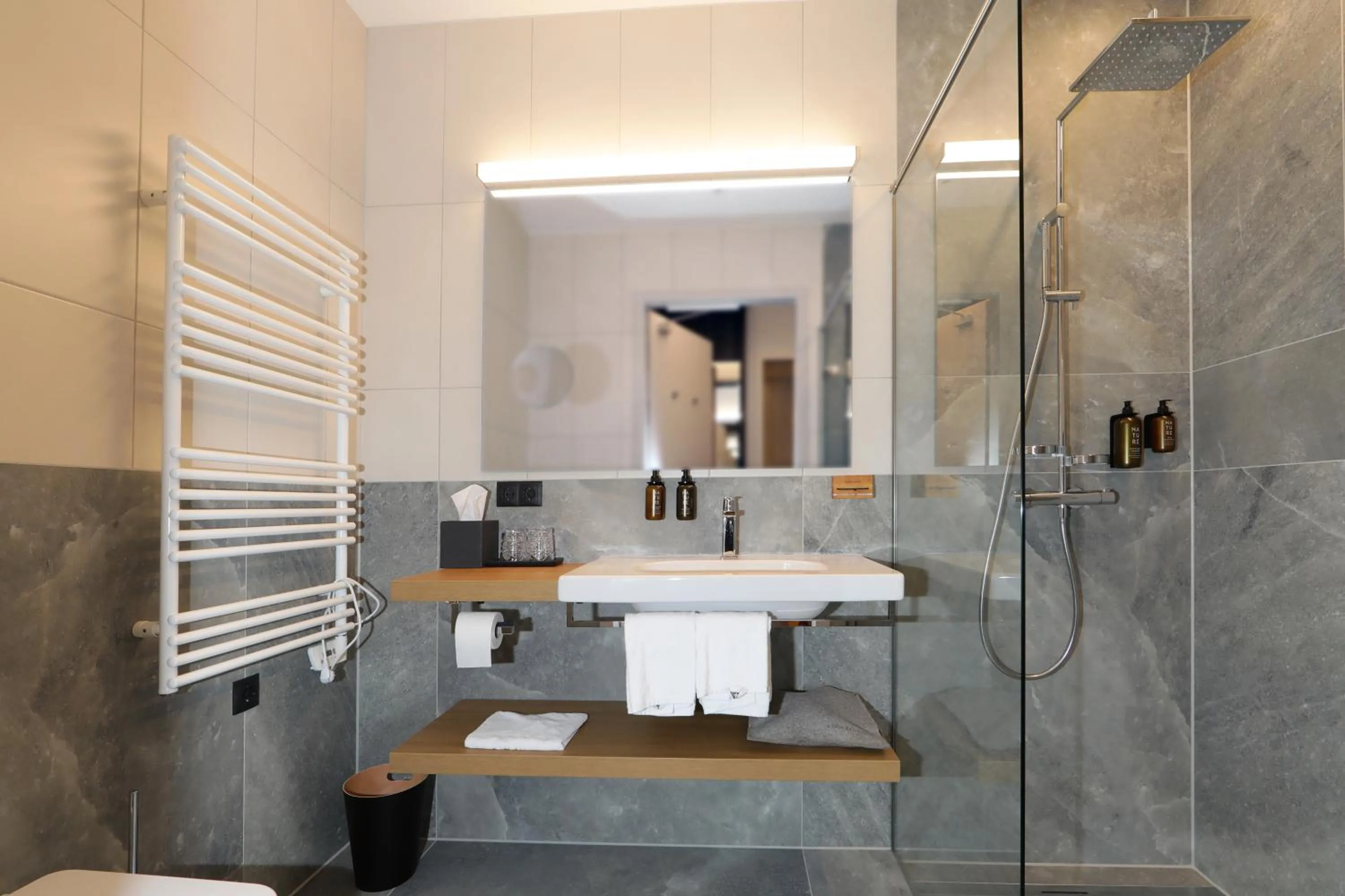 Bathroom in Hotel Steiermarkhof Graz - Aus Holz gebaut, von Hügeln geküsst