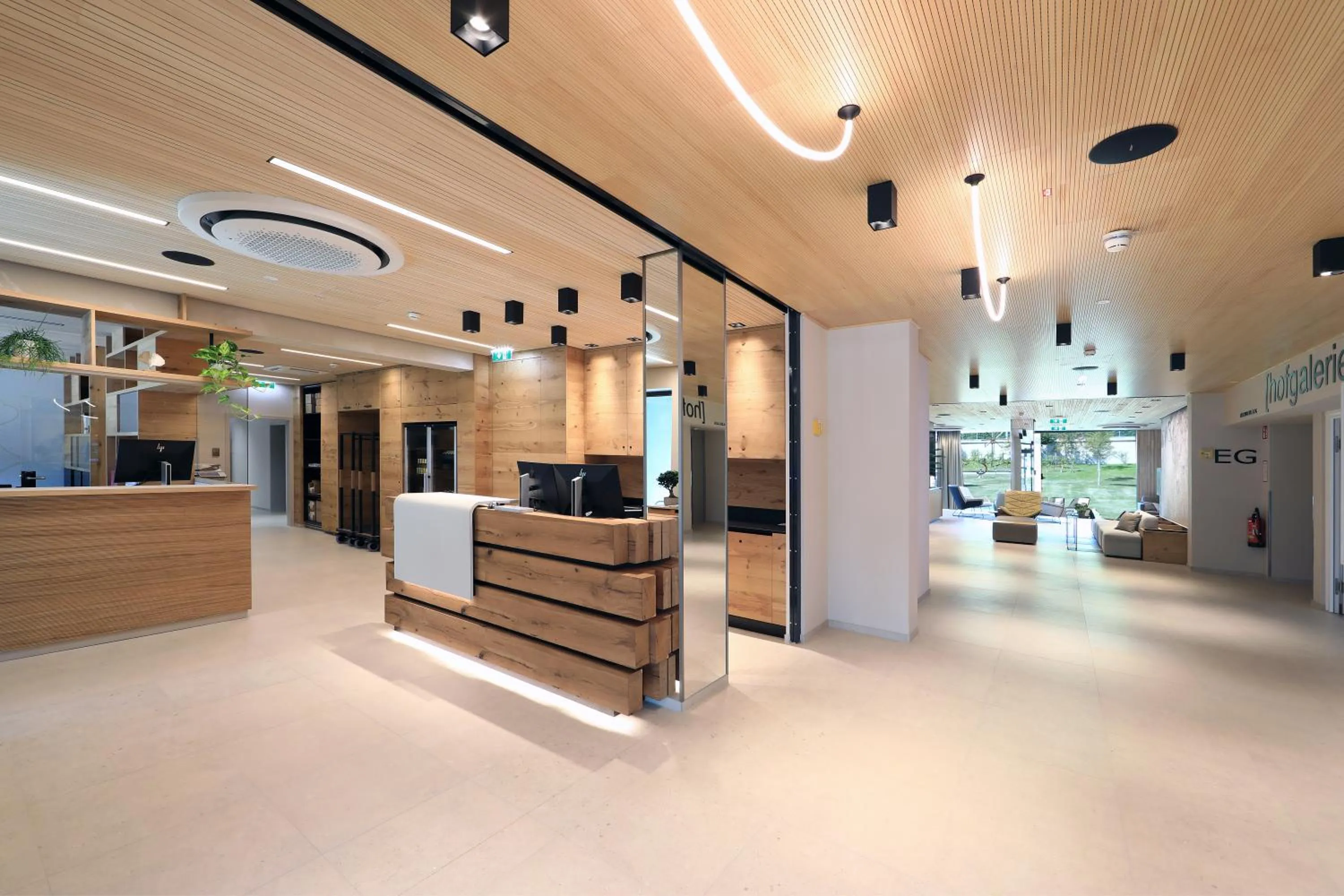Lobby or reception in Hotel Steiermarkhof Graz - Aus Holz gebaut, von Hügeln geküsst