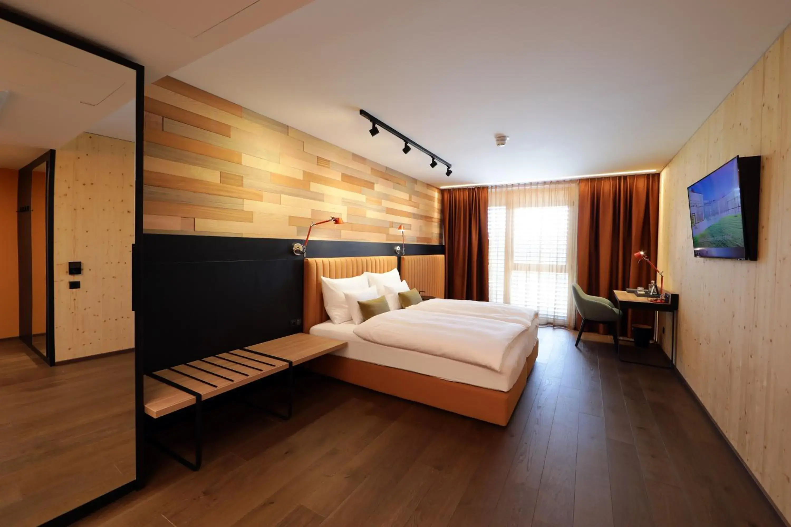 Bedroom, Bed in Hotel Steiermarkhof Graz - Aus Holz gebaut, von Hügeln geküsst Bedroom, Bed in Hotel Steiermarkhof Graz - Aus Holz gebaut, von Hügeln geküsst