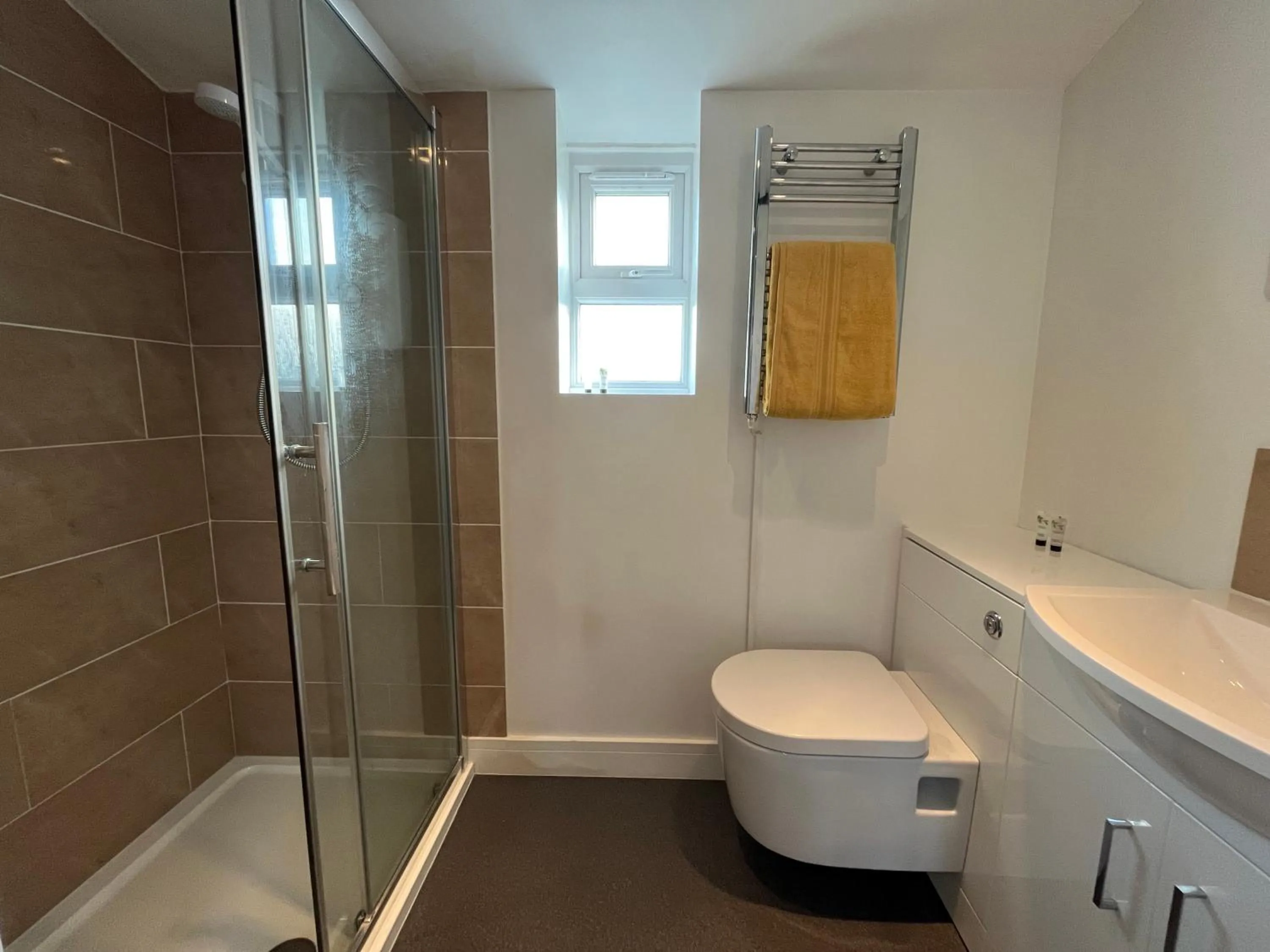 Bathroom in The Ship Inn - Self Catering Accommodation