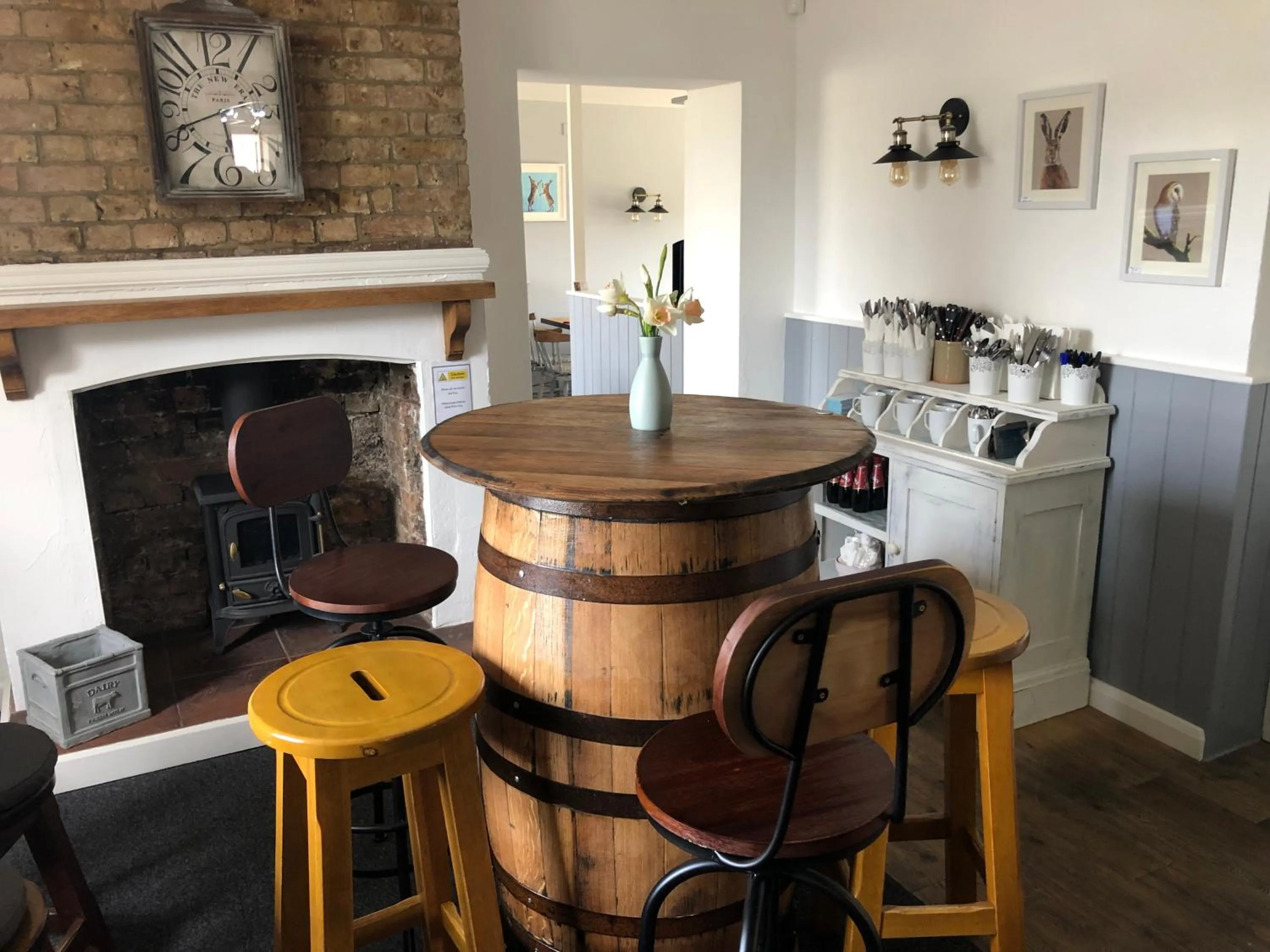 Restaurant/places to eat in The Ship Inn - Self Catering Accommodation