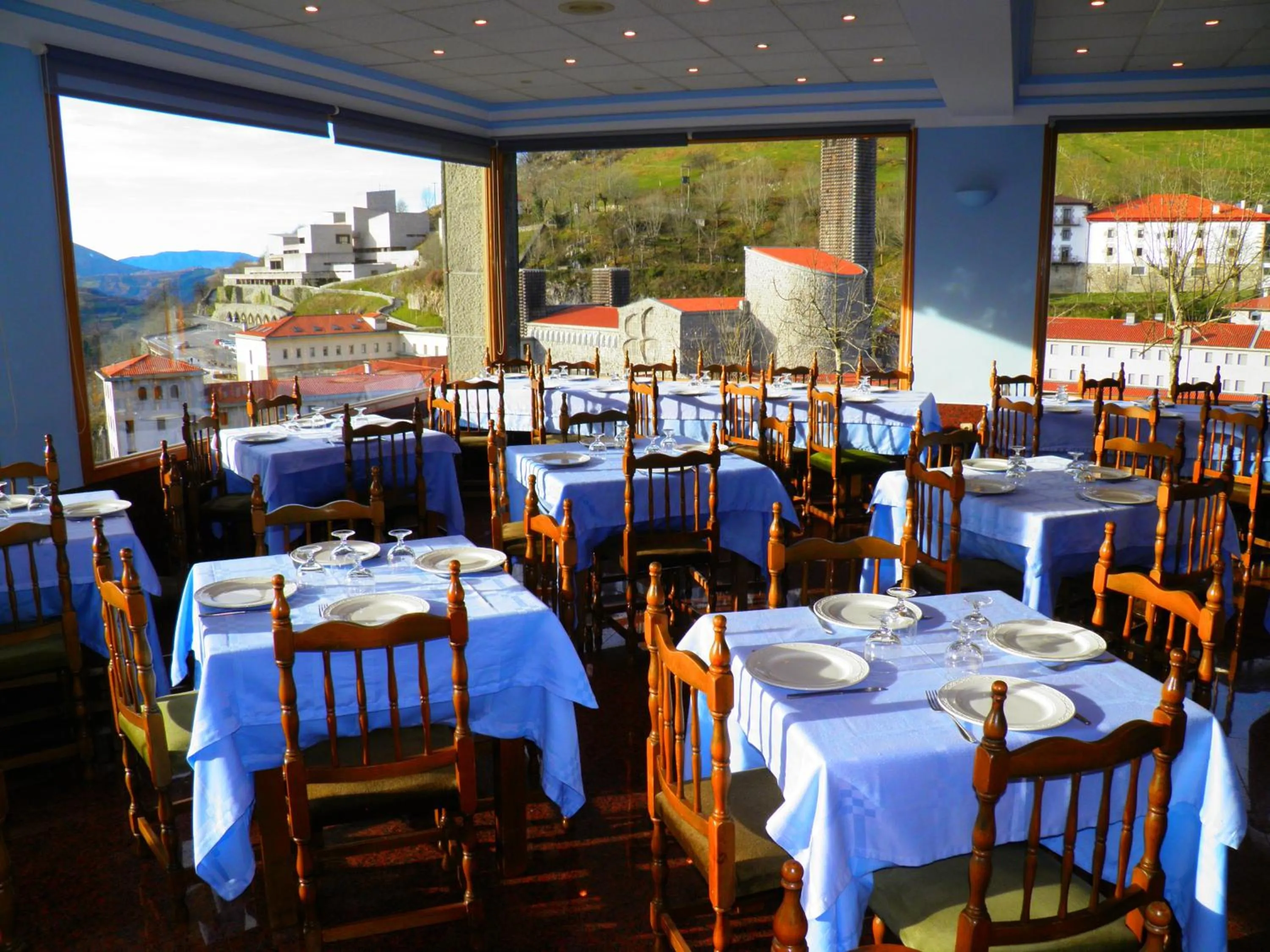 Restaurant/places to eat in Hotel Sindika