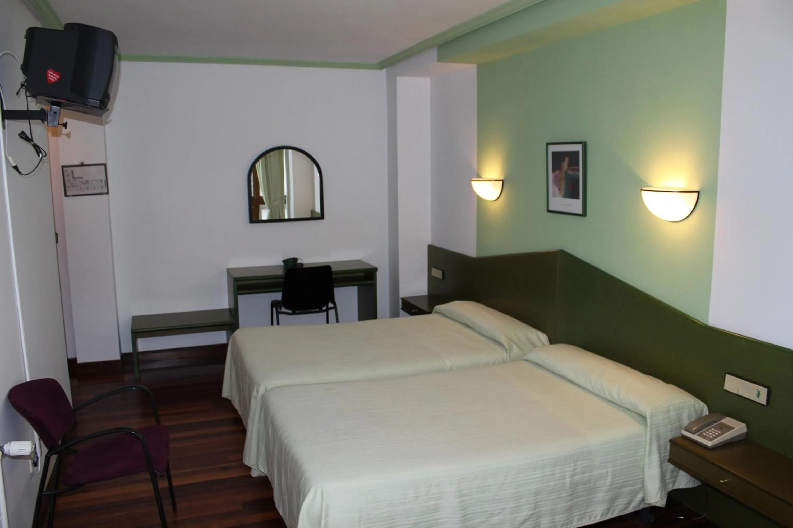 Photo of the whole room, Bed in Hotel Sindika