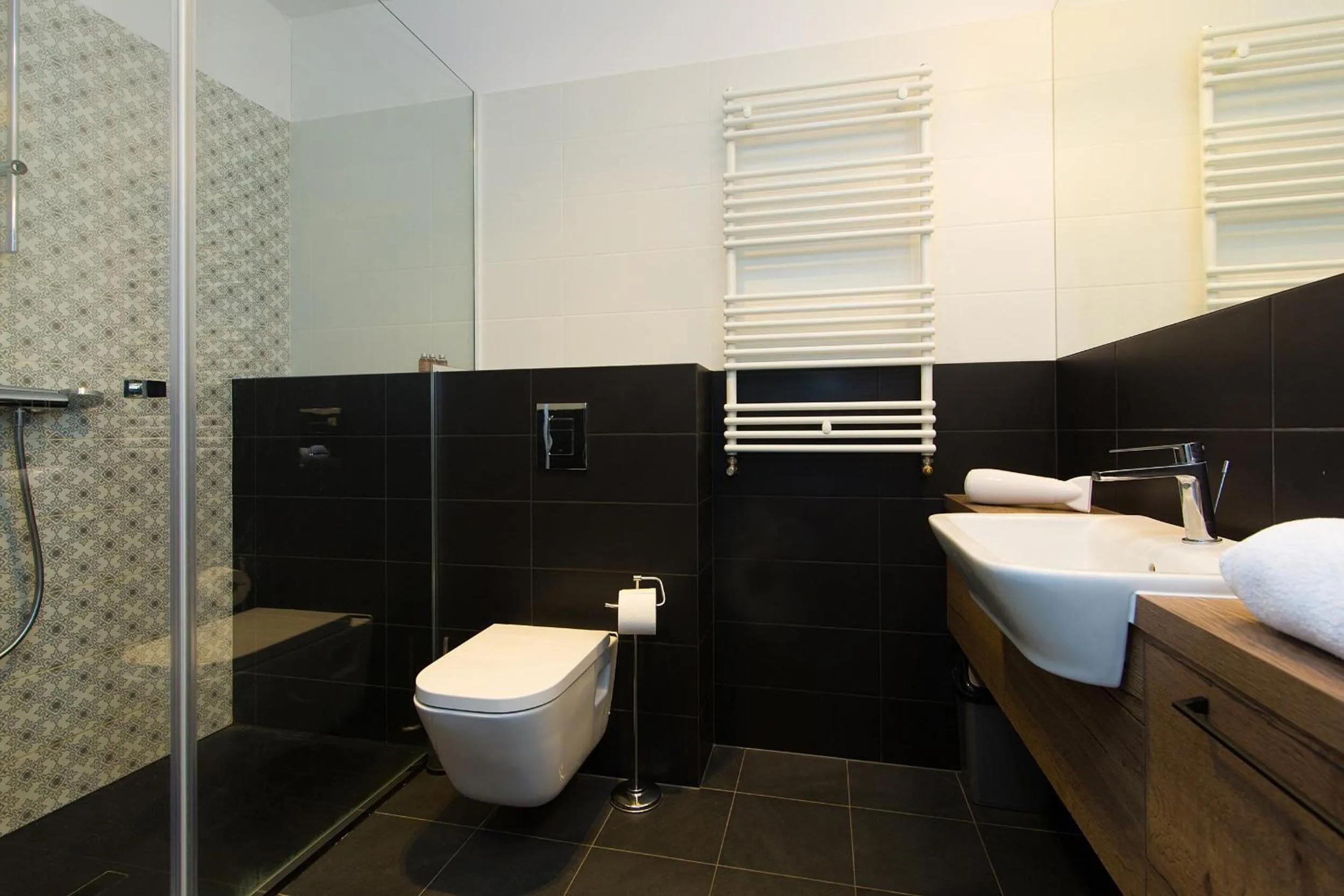 Shower in ShortStayPoland Żupnicza (B32)