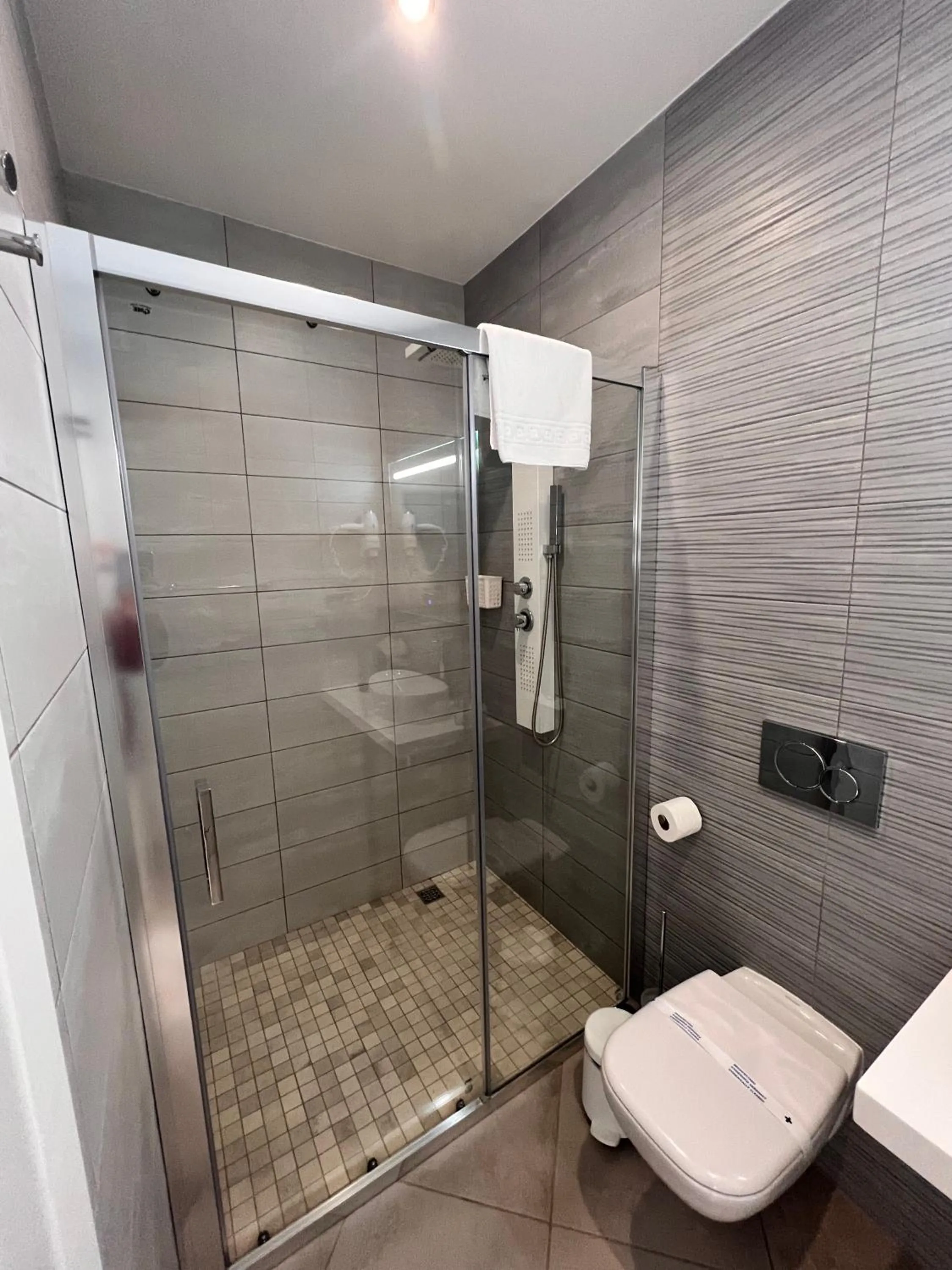 Toilet in Carvoeiro B&B and SPA