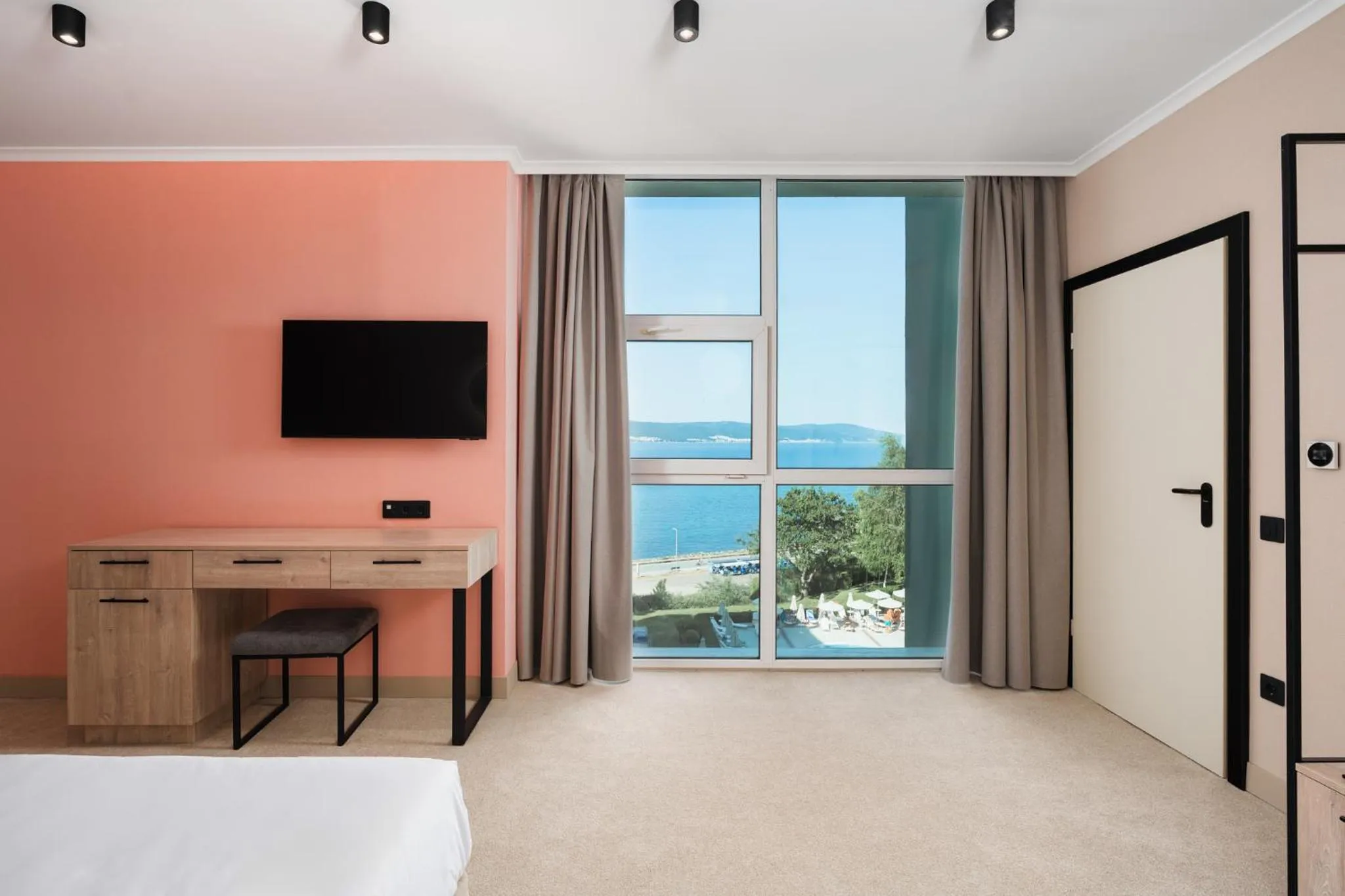 Bedroom, Bed in Festa Panorama Hotel