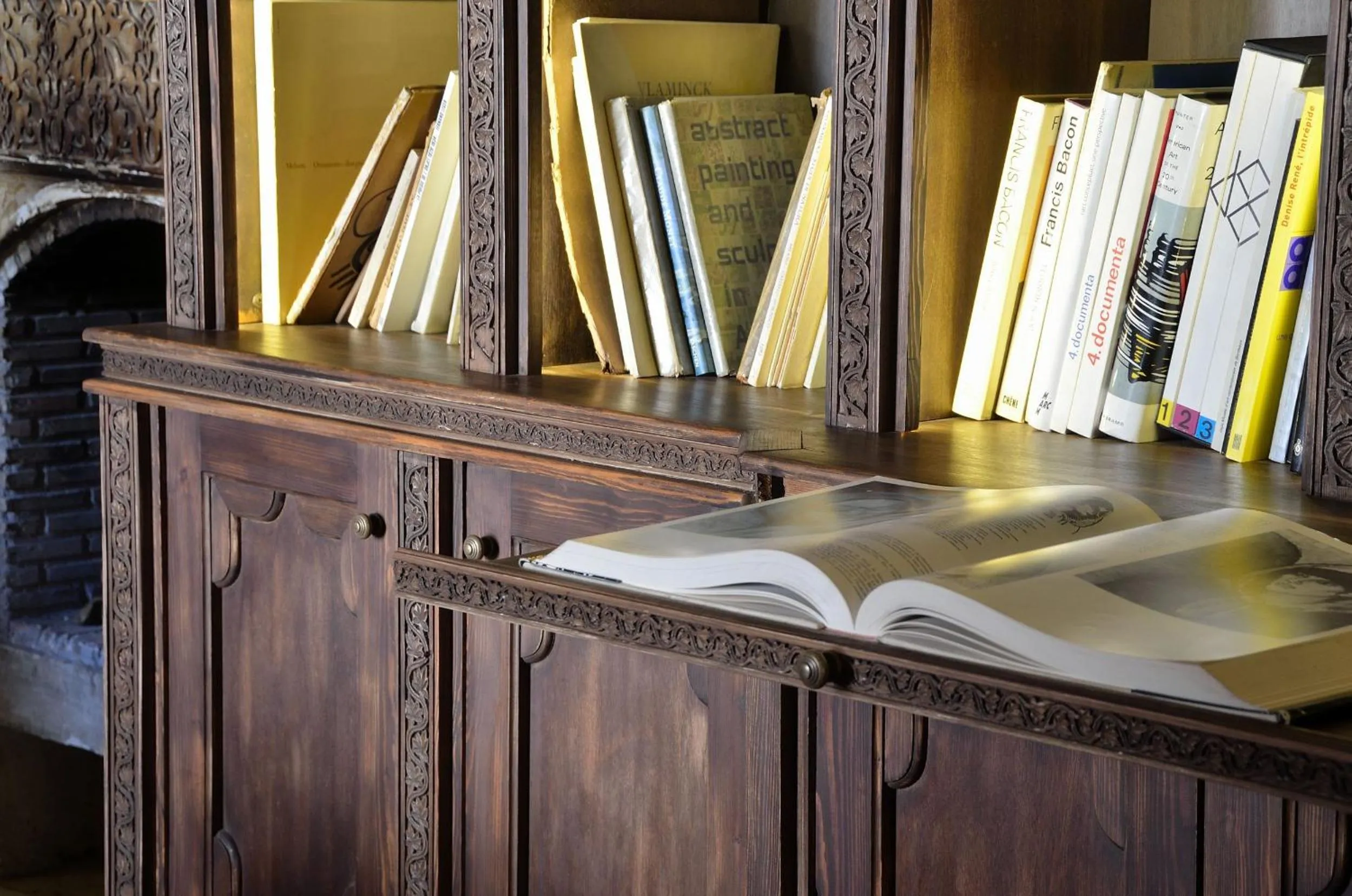 Lounge or bar in Ksar Char-Bagh Small Luxury Hotels