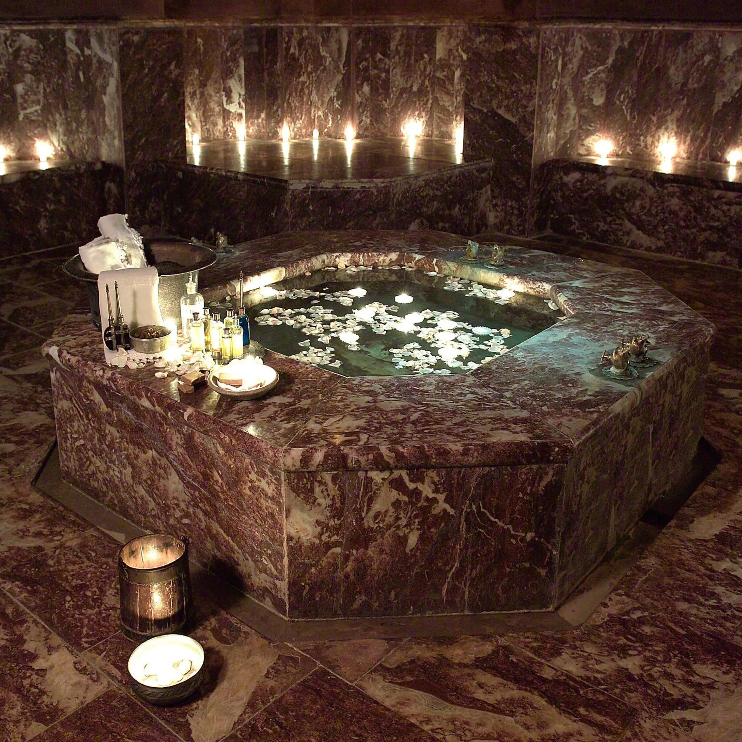 Hot Tub in Ksar Char-Bagh Small Luxury Hotels