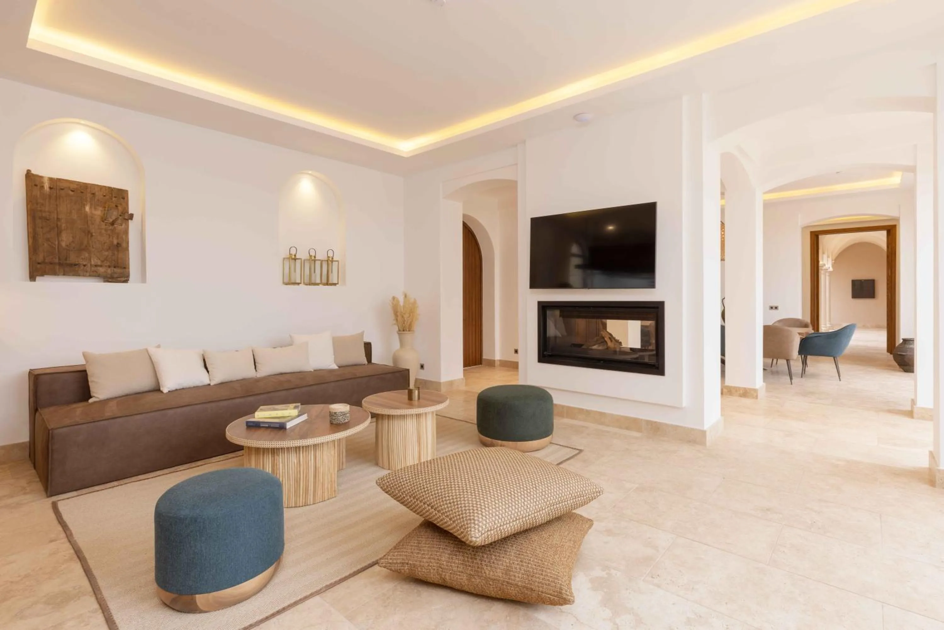 Communal lounge/ TV room in Ksar Char-Bagh Small Luxury Hotels