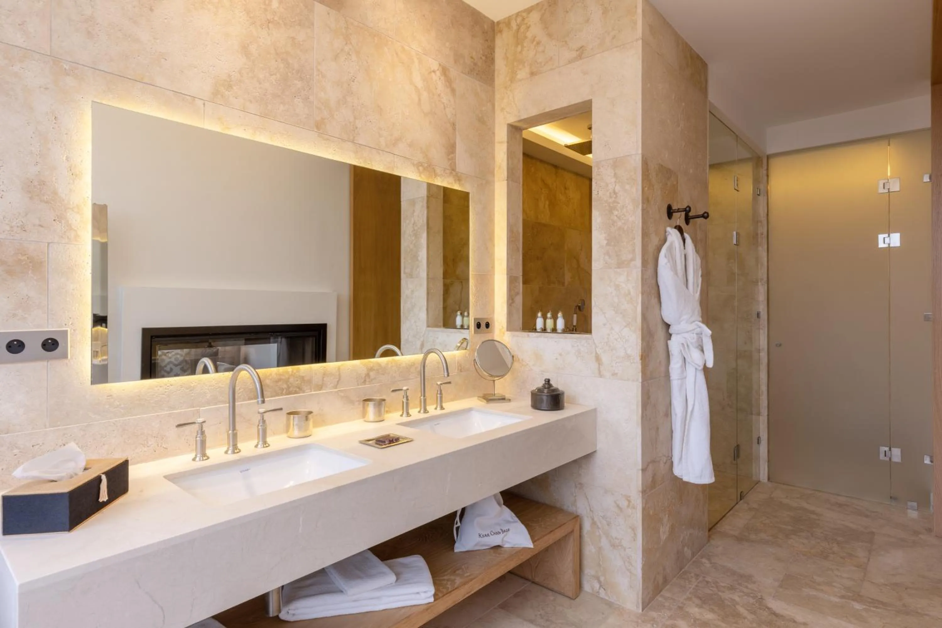 Shower in Ksar Char-Bagh Small Luxury Hotels