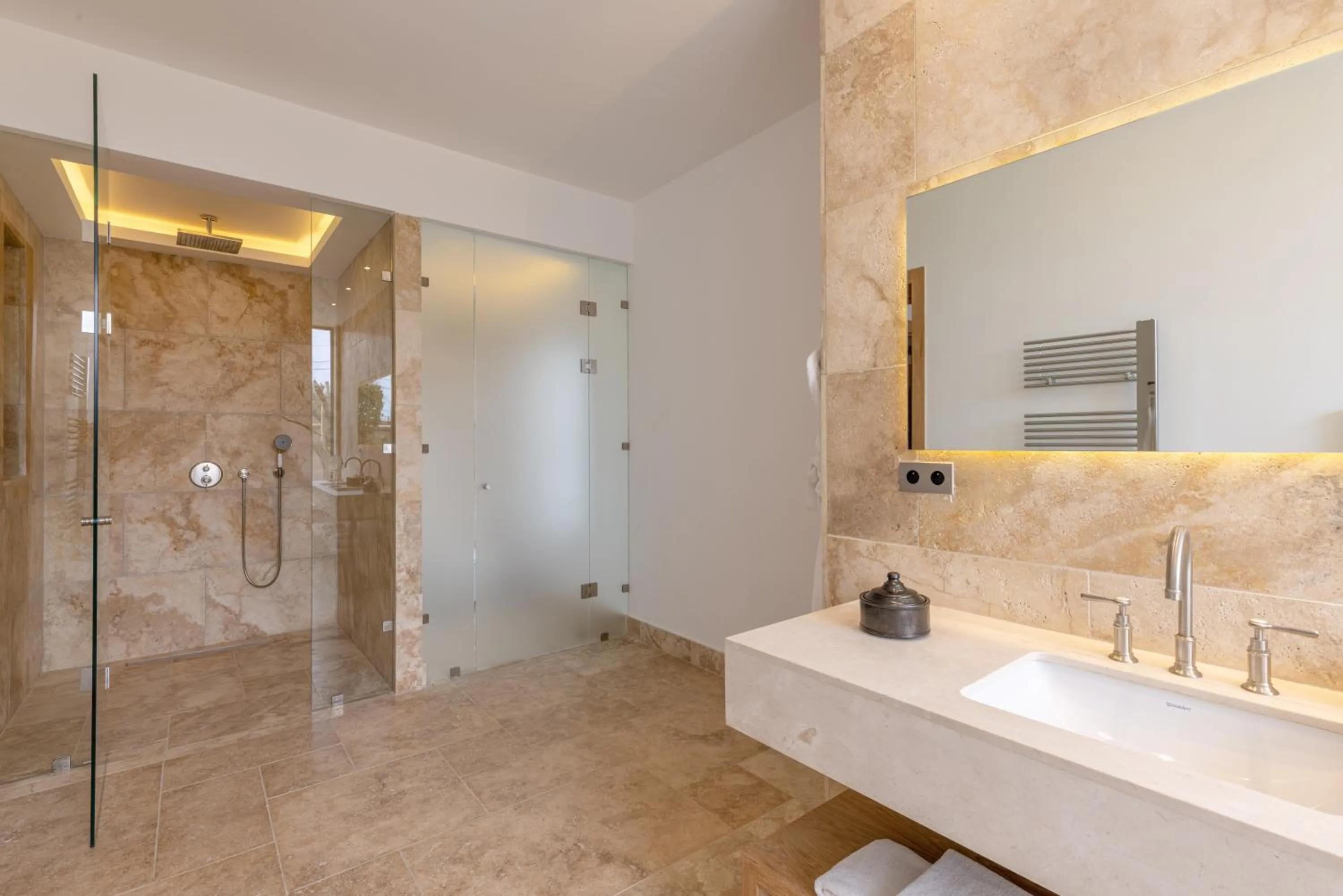 Shower in Ksar Char-Bagh Small Luxury Hotels