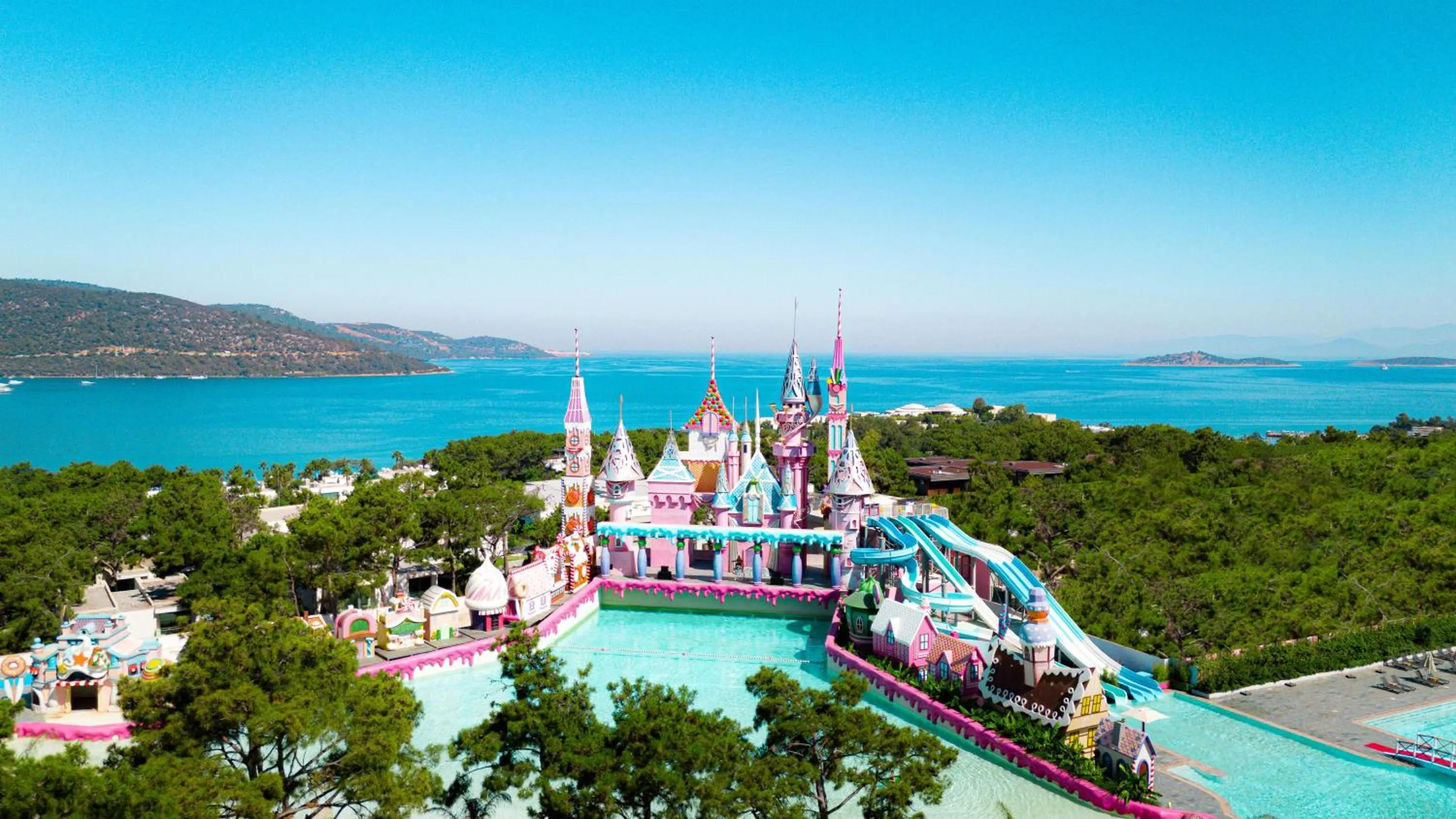 Swimming pool in Vogue Hotel Supreme Bodrum