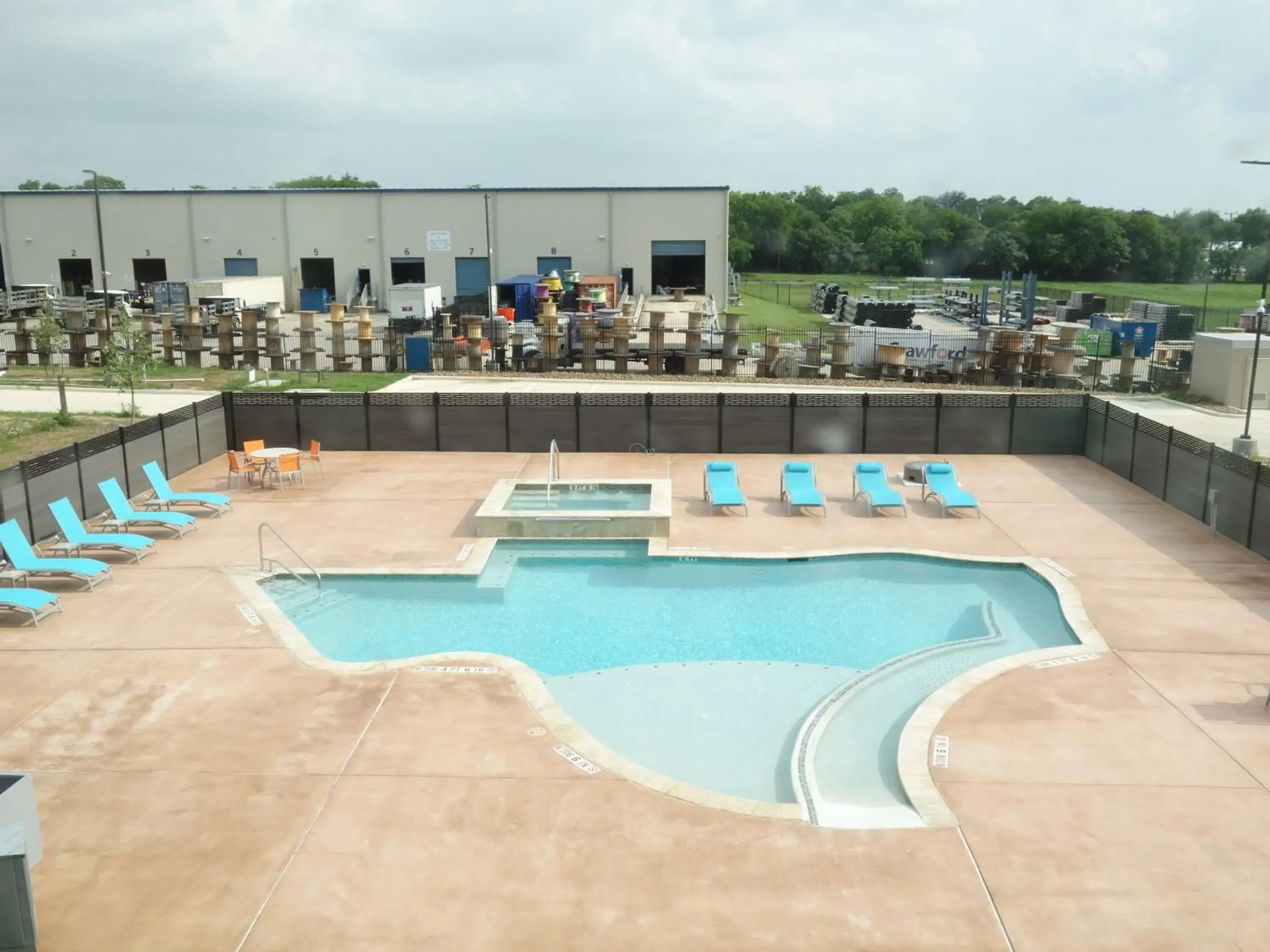 Pool view in La Quinta by Wyndham San Antonio Alamo City Pool view in La Quinta by Wyndham San Antonio Alamo City