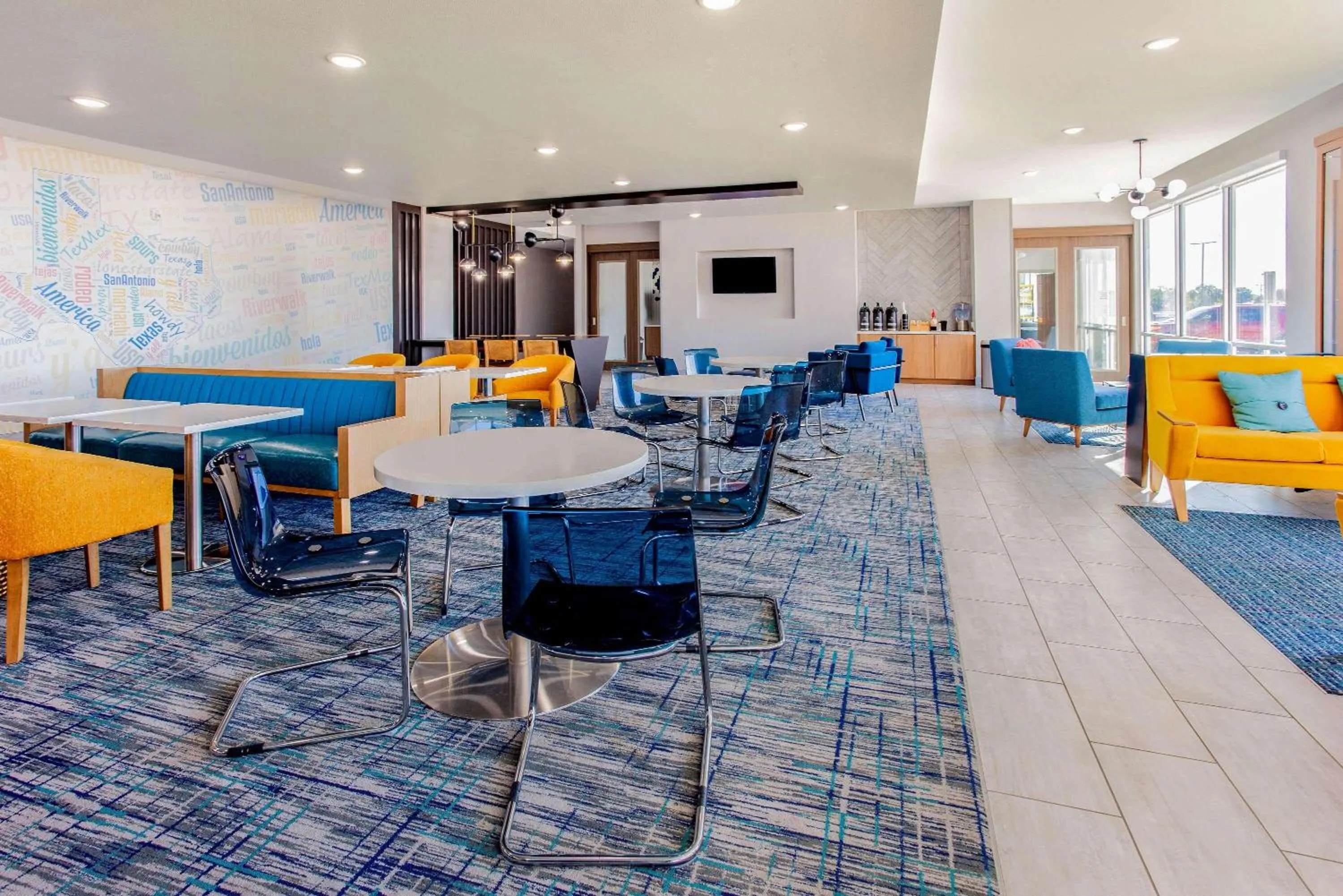 Lobby or reception in La Quinta by Wyndham San Antonio Alamo City
