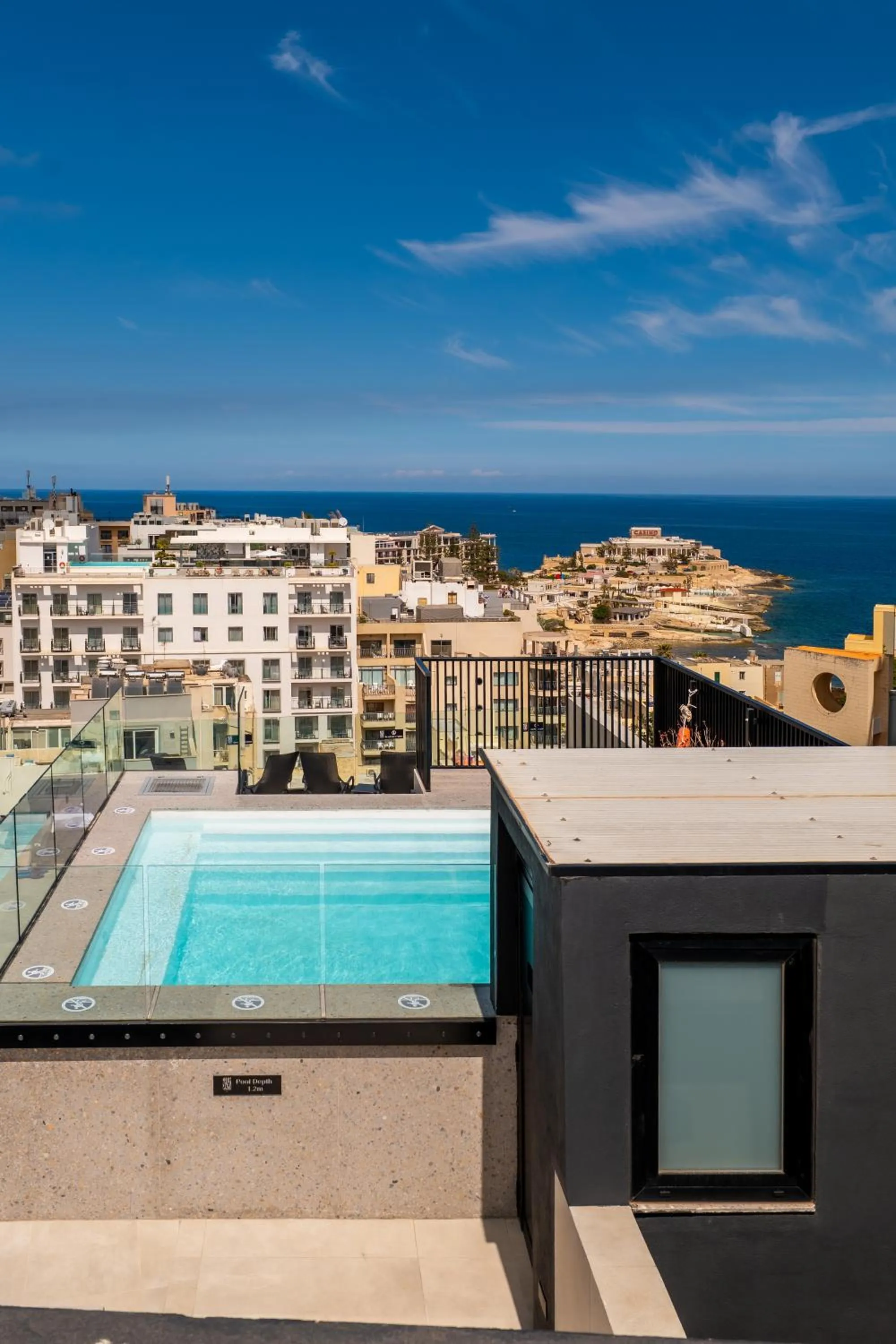 Swimming pool in Onyx Hotel