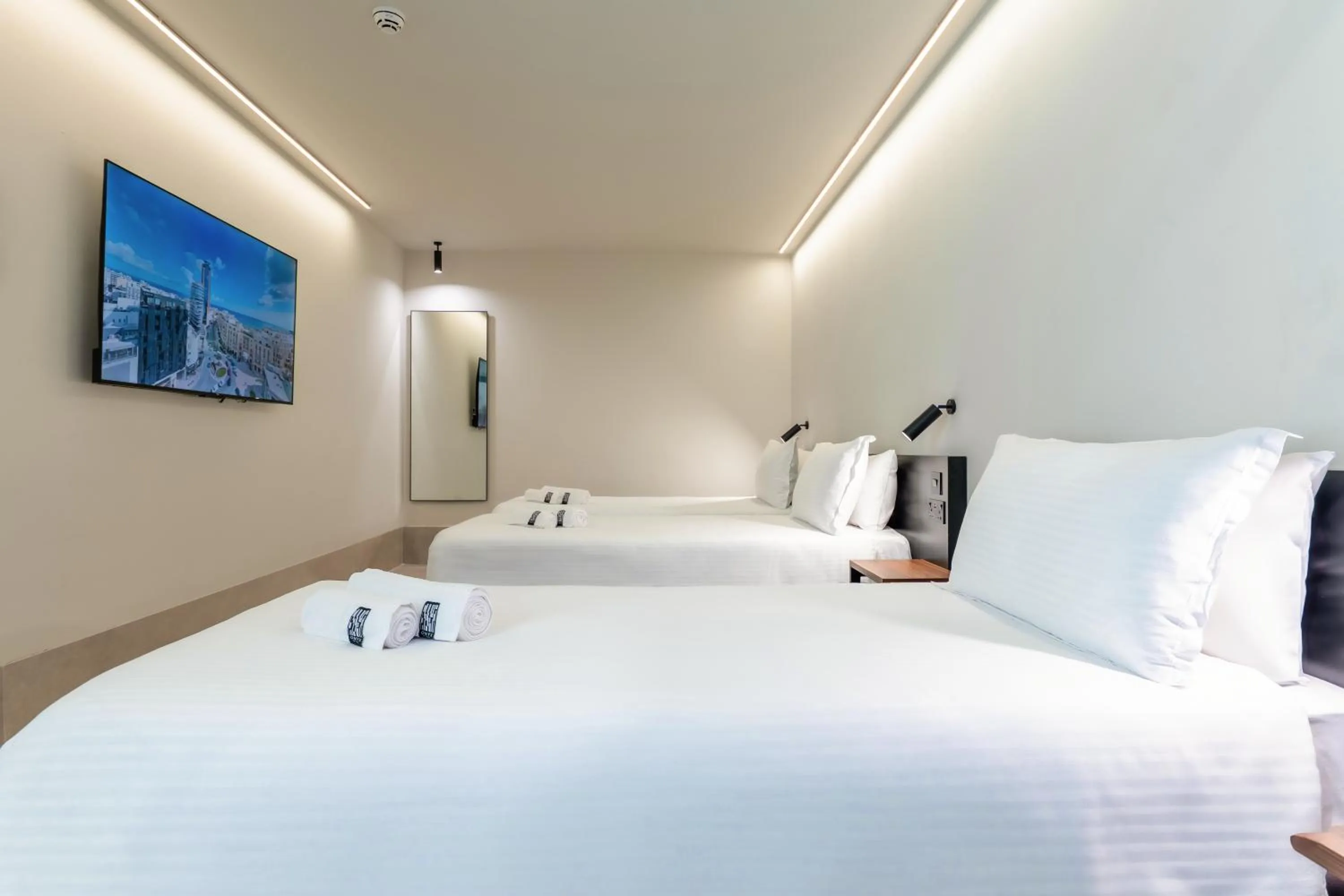 TV and multimedia, Bed in Onyx Hotel