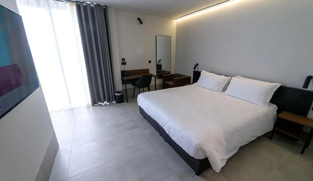 Bed in Onyx Suites & Apartments