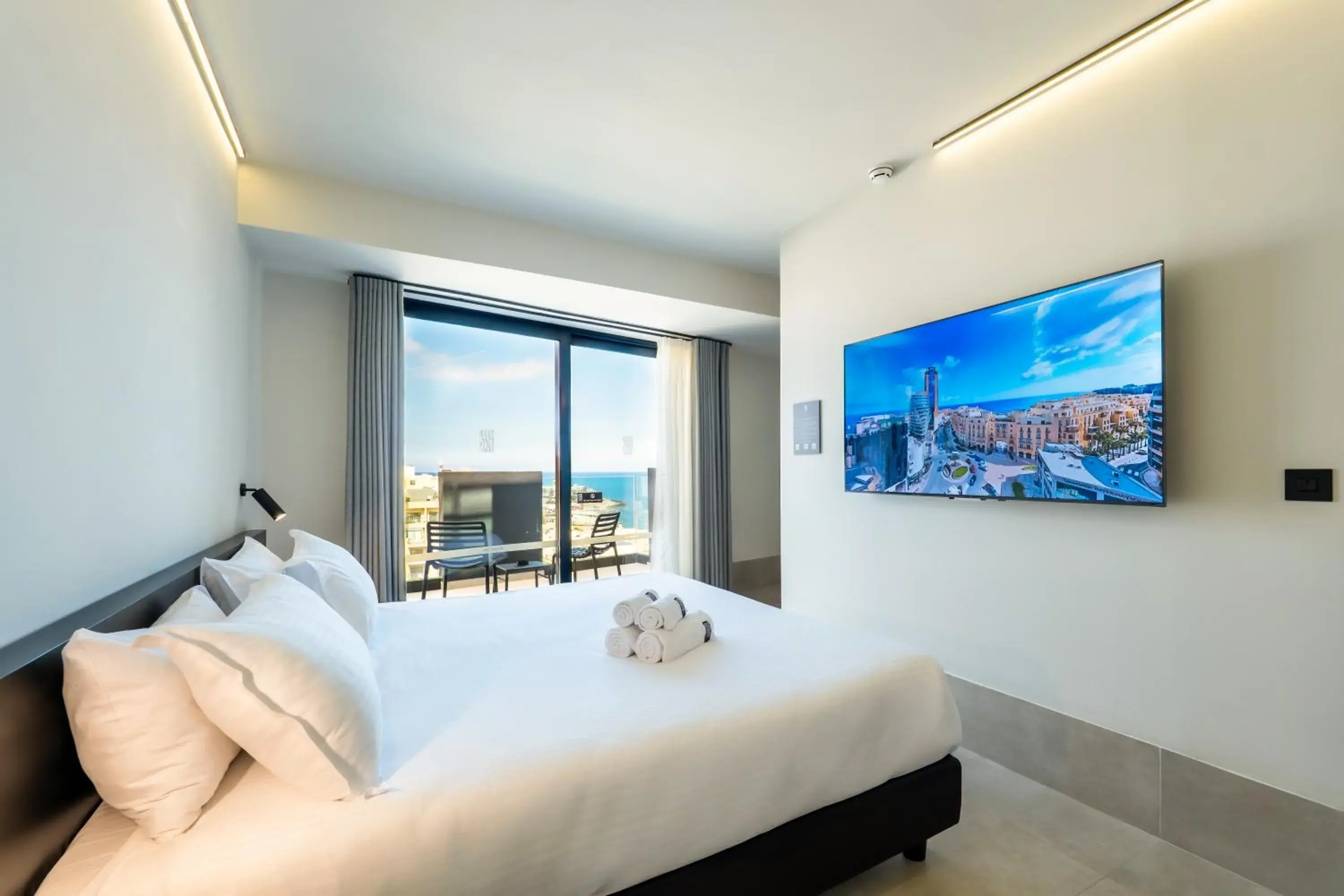 Bed in Onyx Hotel Bed in Onyx Hotel