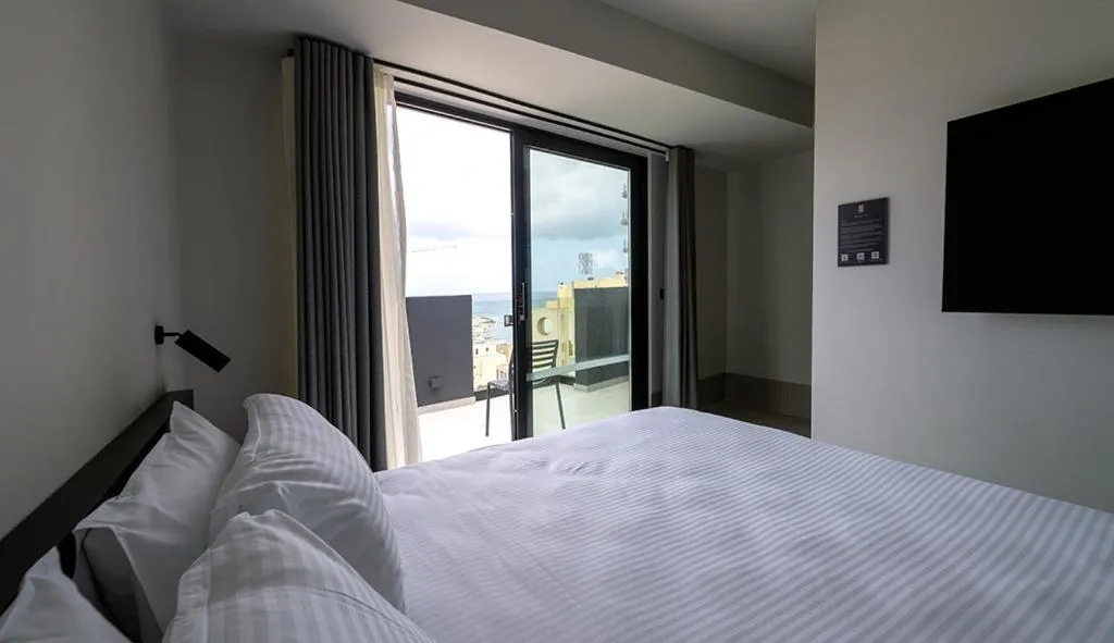 Bed in Onyx Suites & Apartments