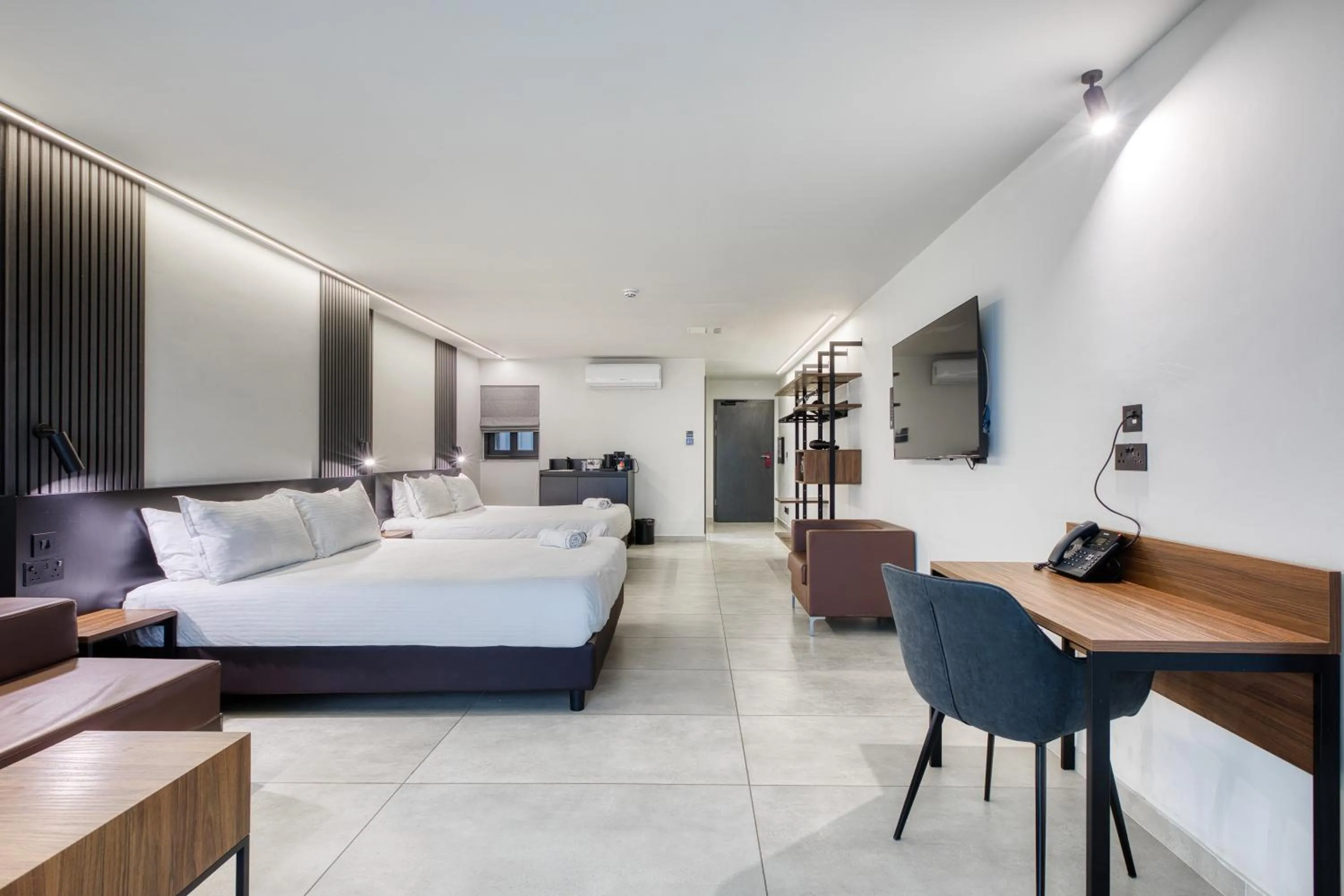 Bedroom, Bed in Onyx Hotel