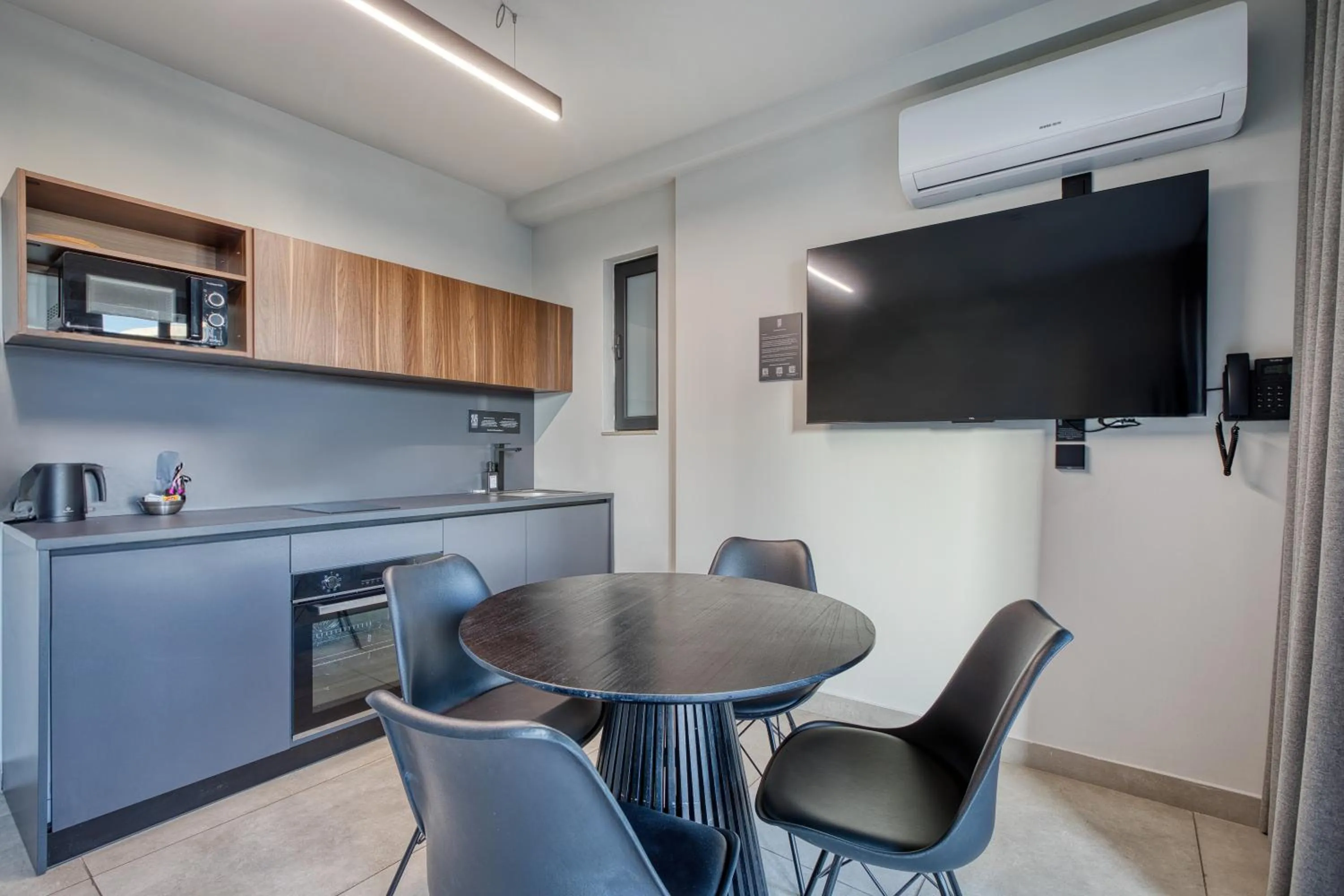 Dining area in Onyx Hotel