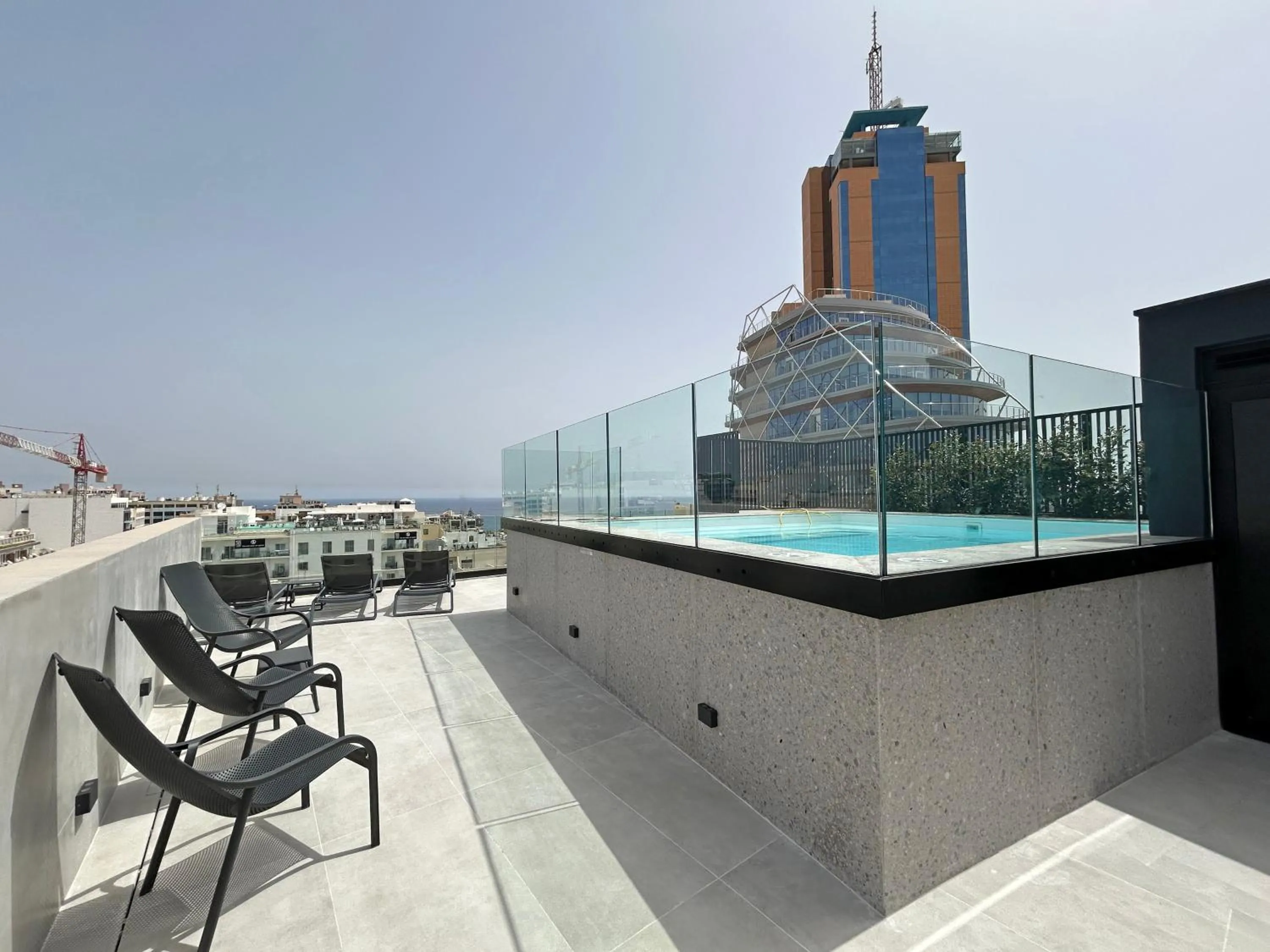 Swimming pool in Onyx Hotel