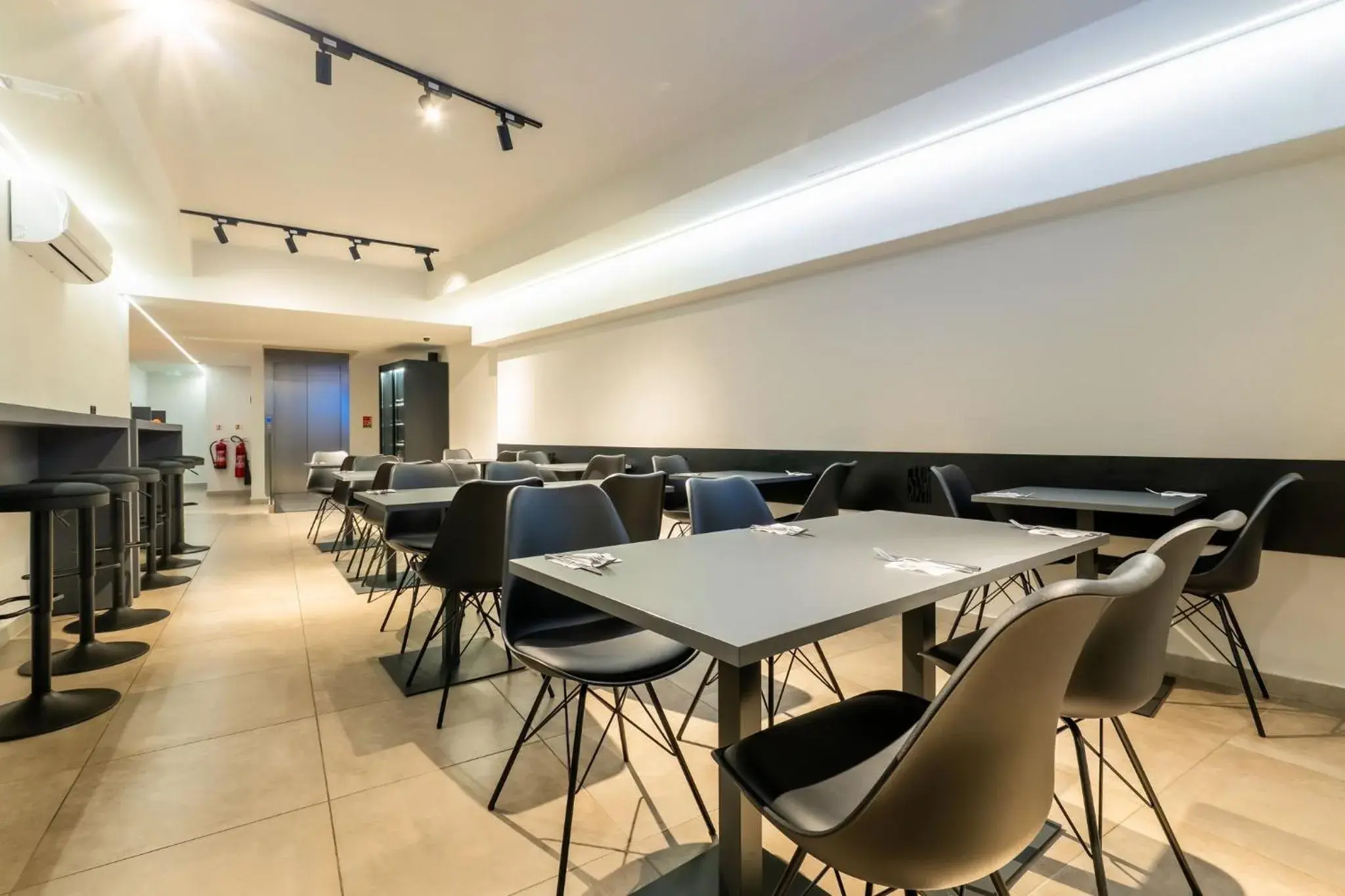 Restaurant/places to eat in Onyx Hotel Restaurant/places to eat in Onyx Hotel