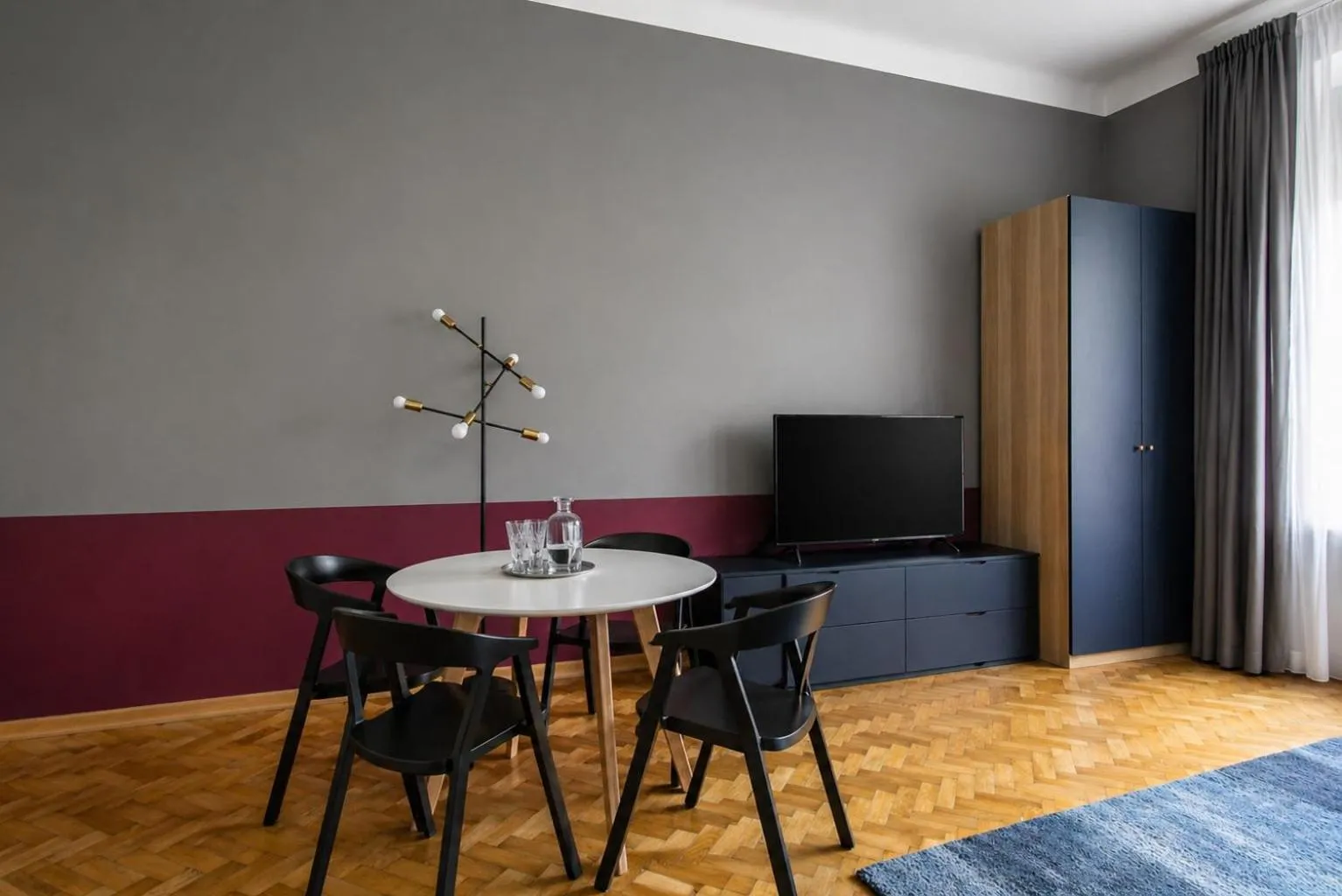 TV and multimedia in Garden Apartments