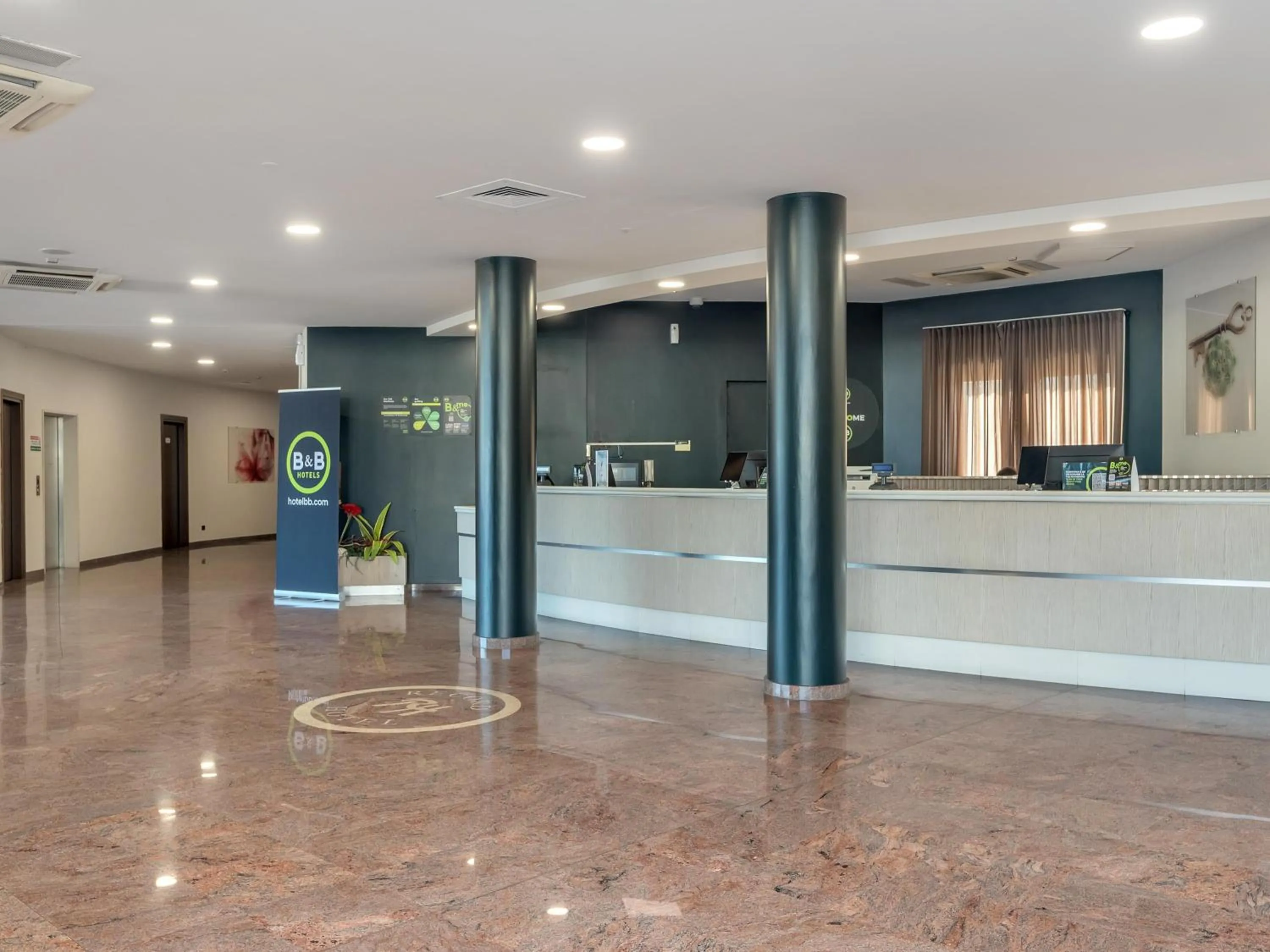 Lobby or reception in Record Hotel