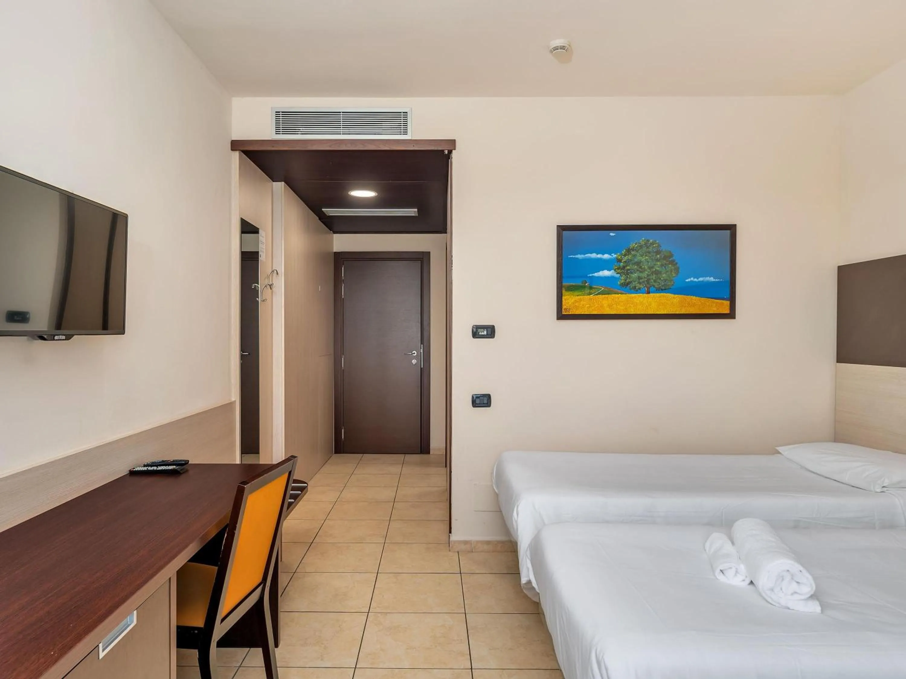 Photo of the whole room, Bed in B&B HOTEL Settimo Torinese