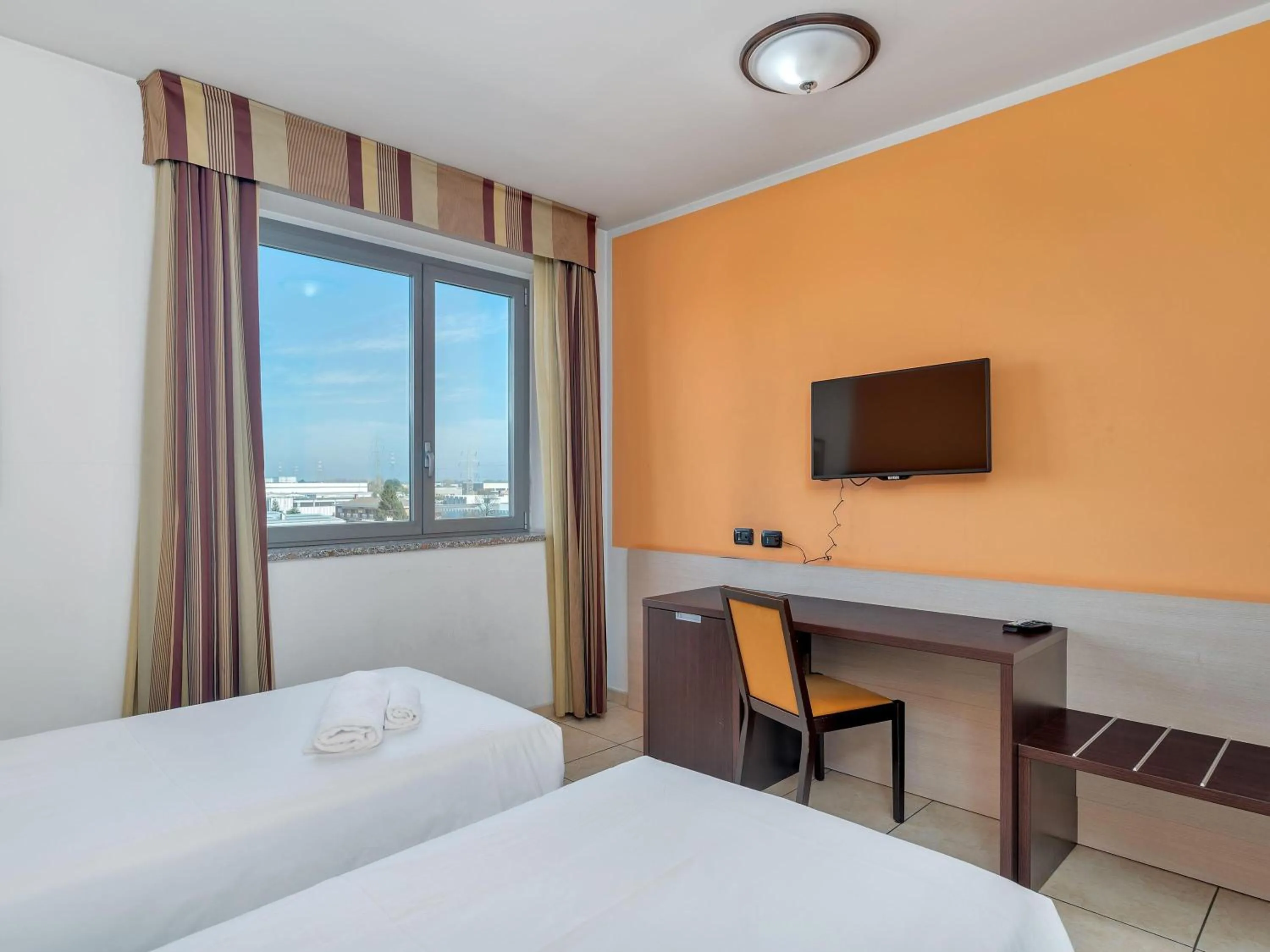 Photo of the whole room, Bed in B&B HOTEL Settimo Torinese