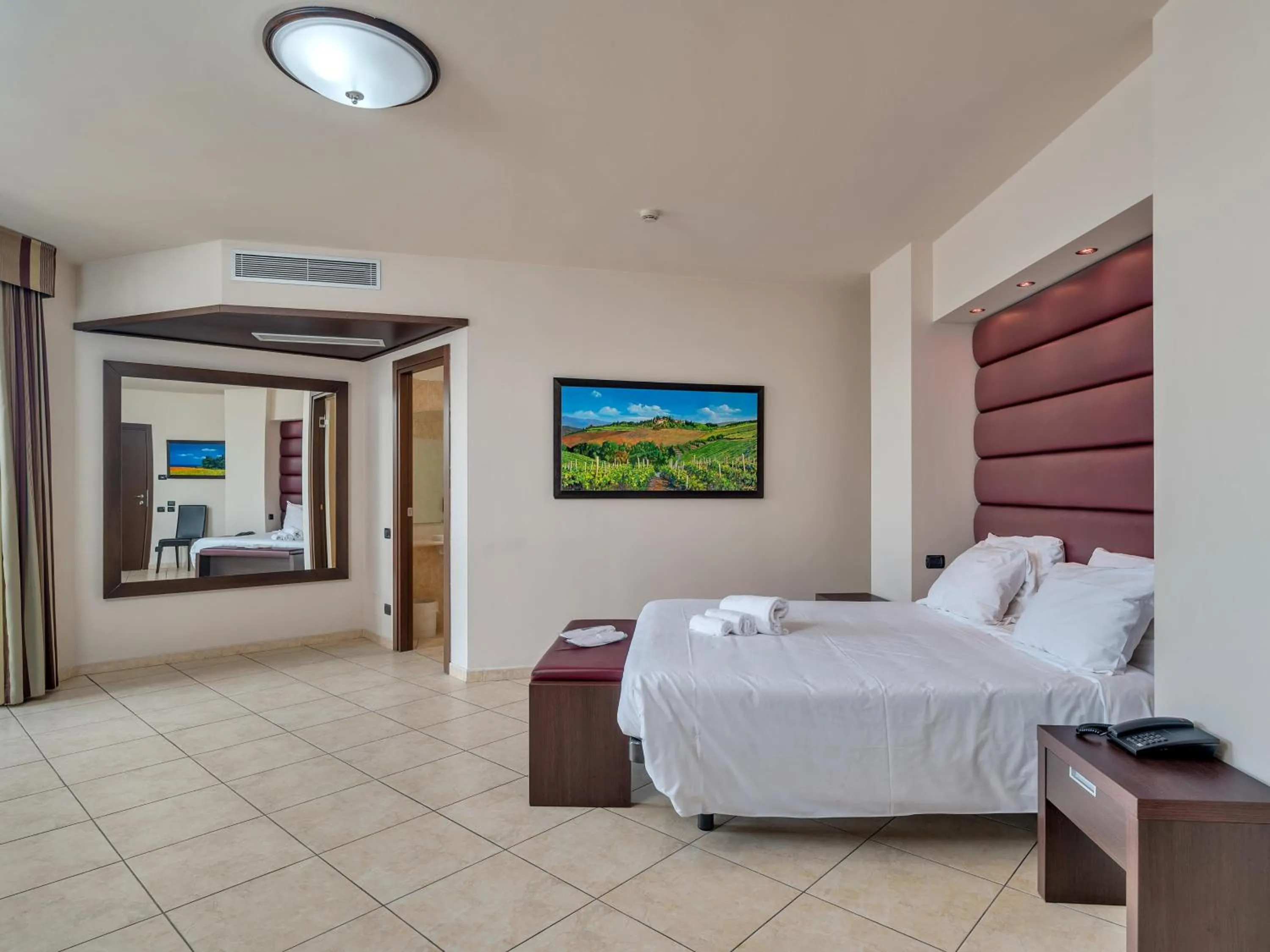 Photo of the whole room, Bed in Record Hotel