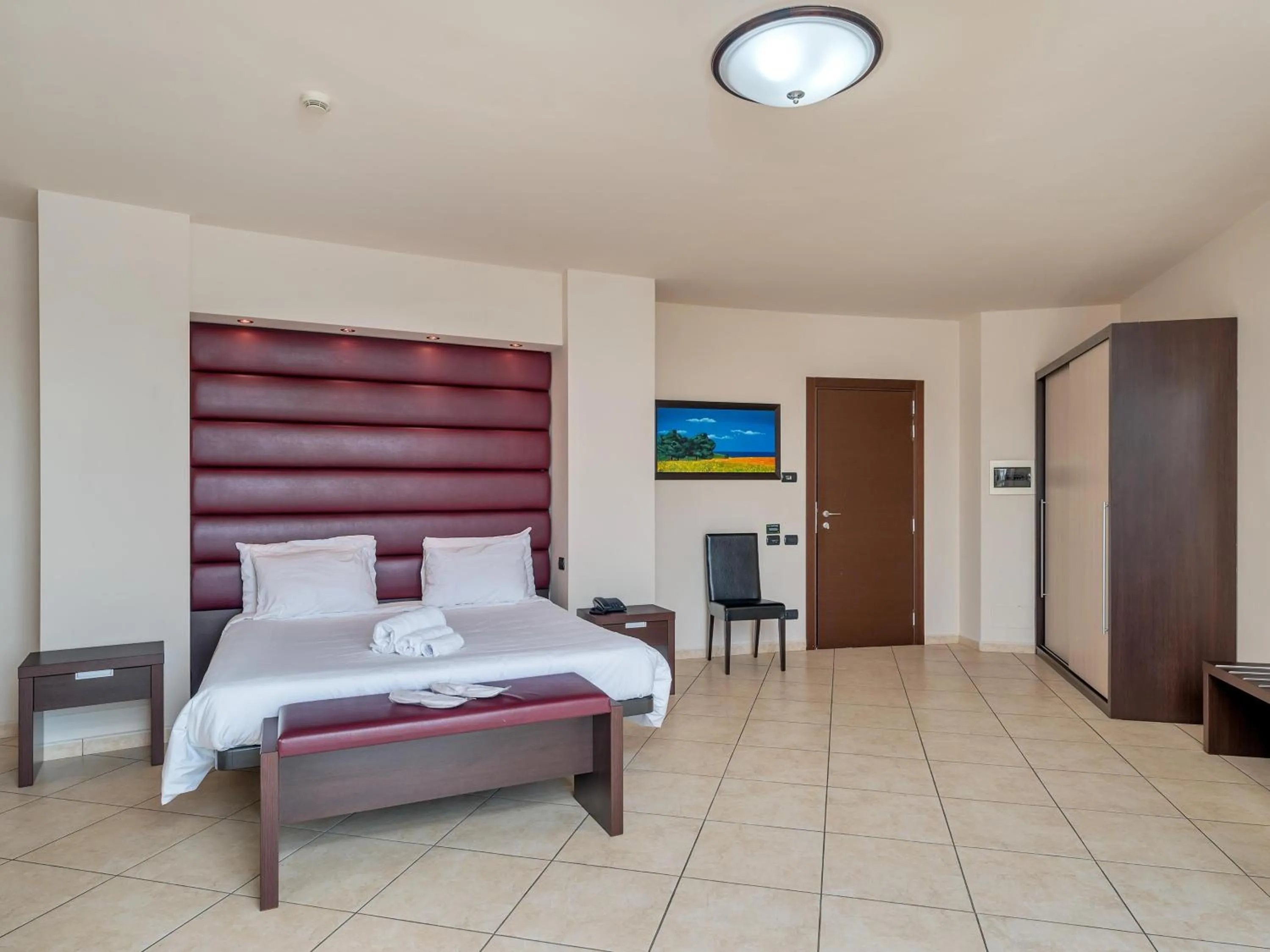 Photo of the whole room, Bed in Record Hotel