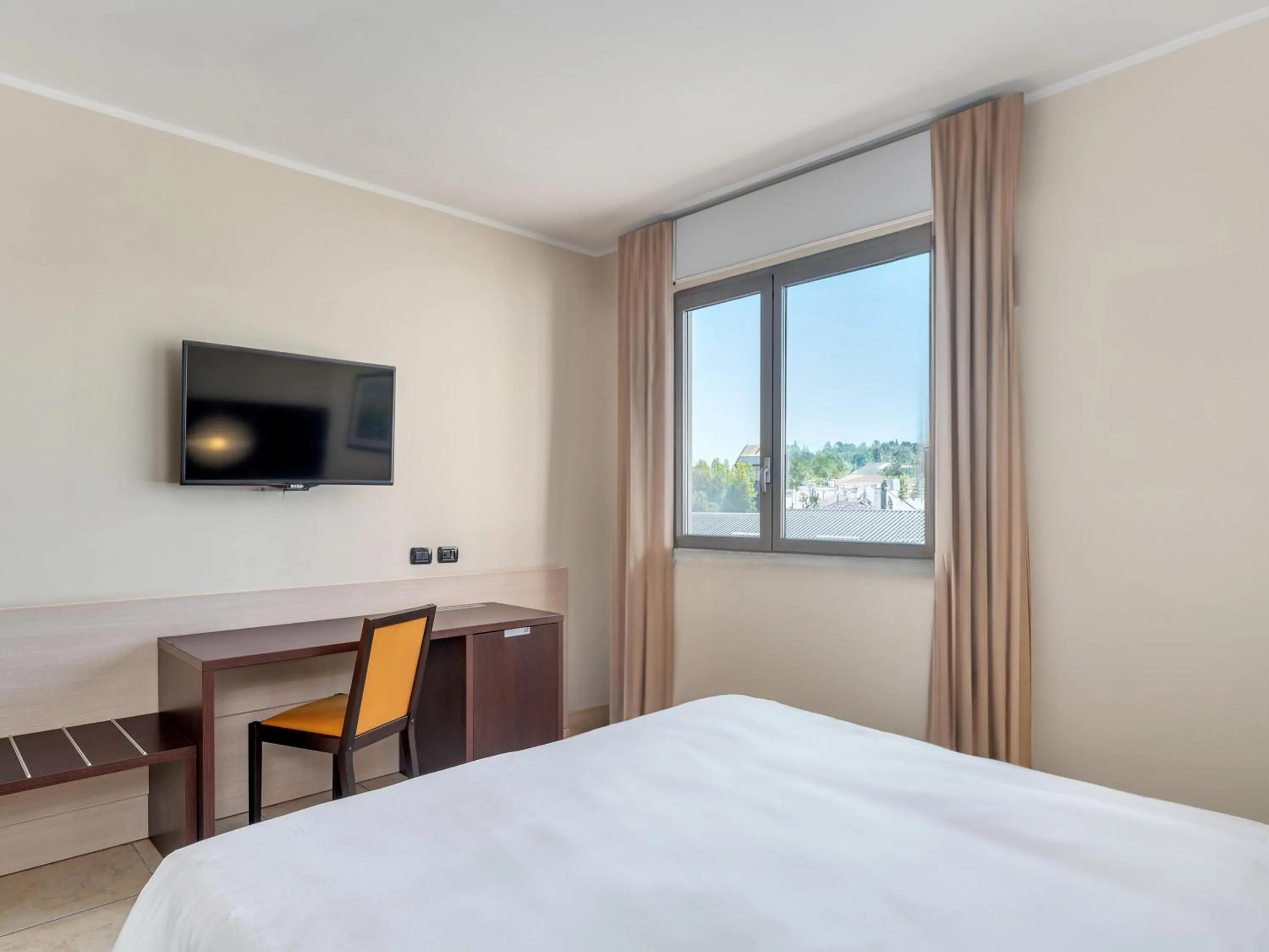 Photo of the whole room, Bed in B&B HOTEL Settimo Torinese