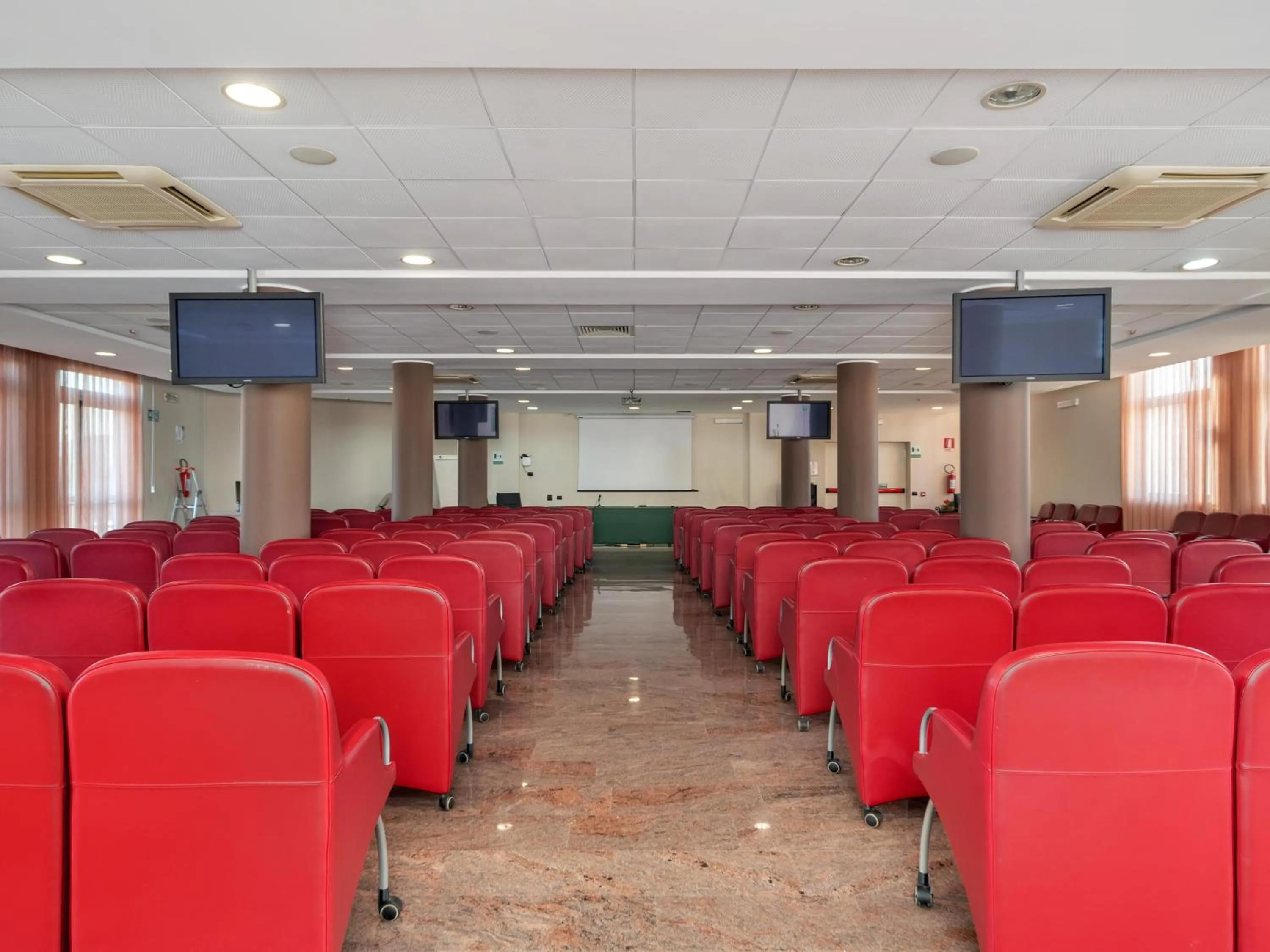 Meeting/conference room in Record Hotel