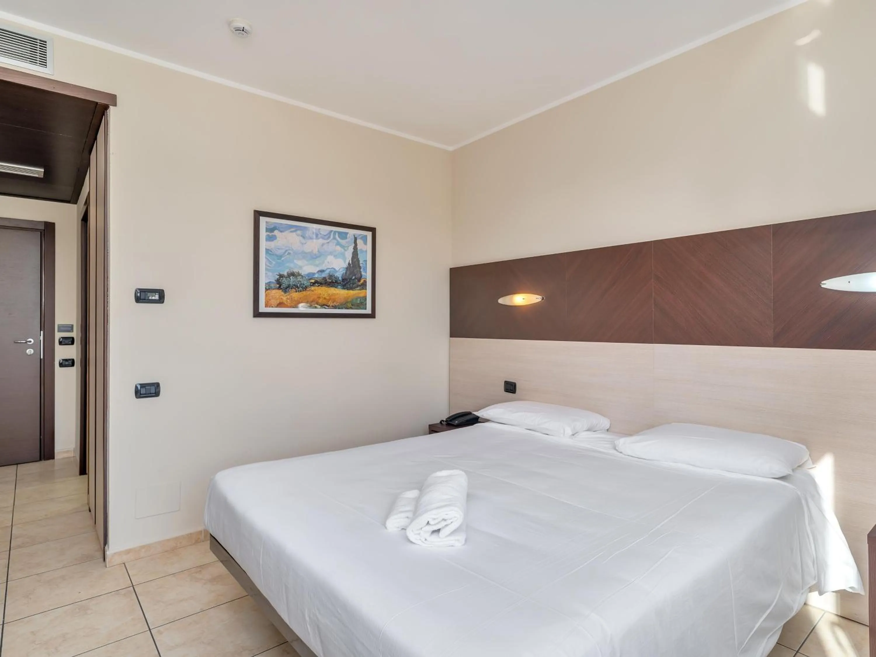 Bathroom, Bed in Record Hotel