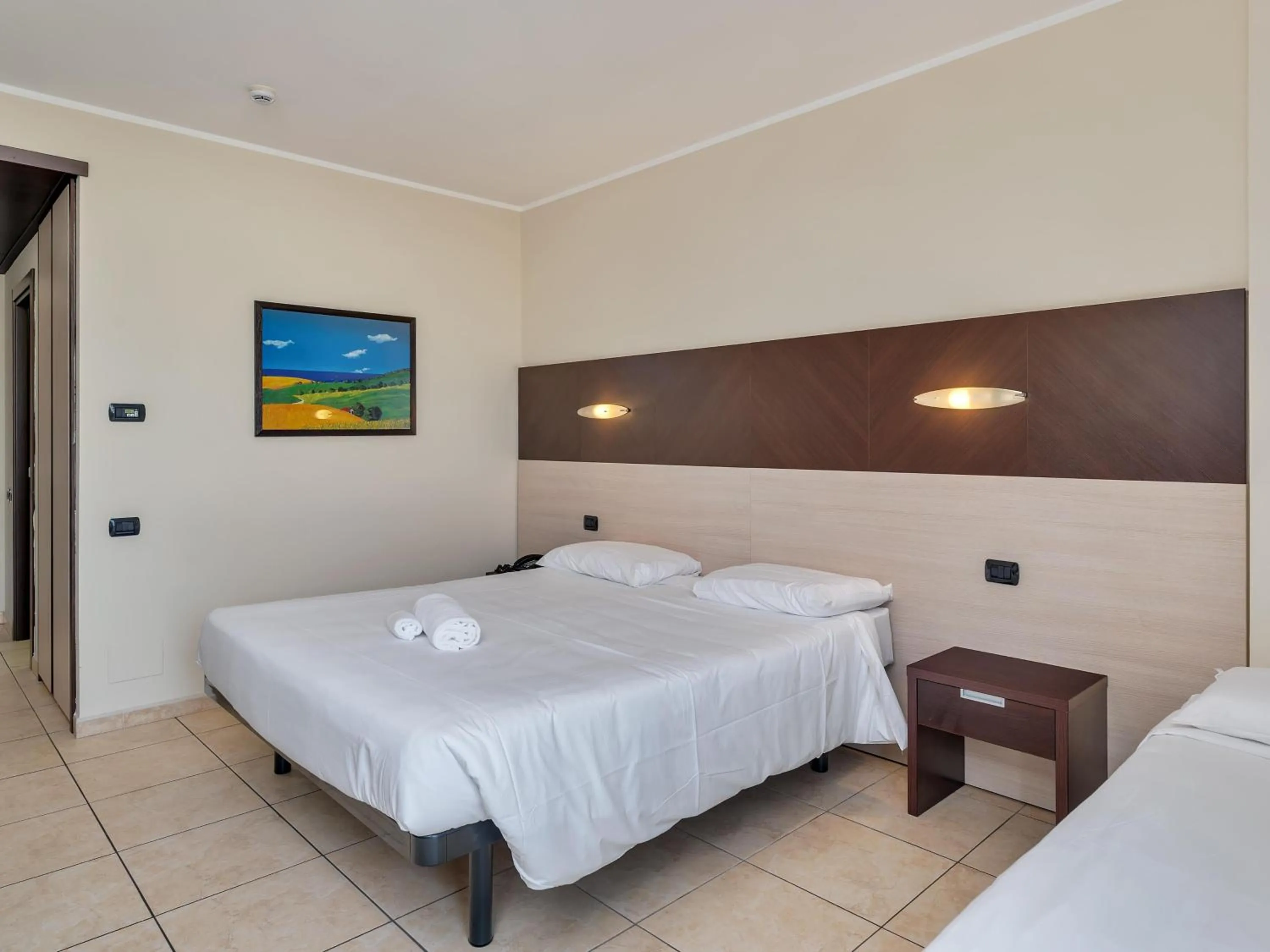 Photo of the whole room, Bed in Record Hotel