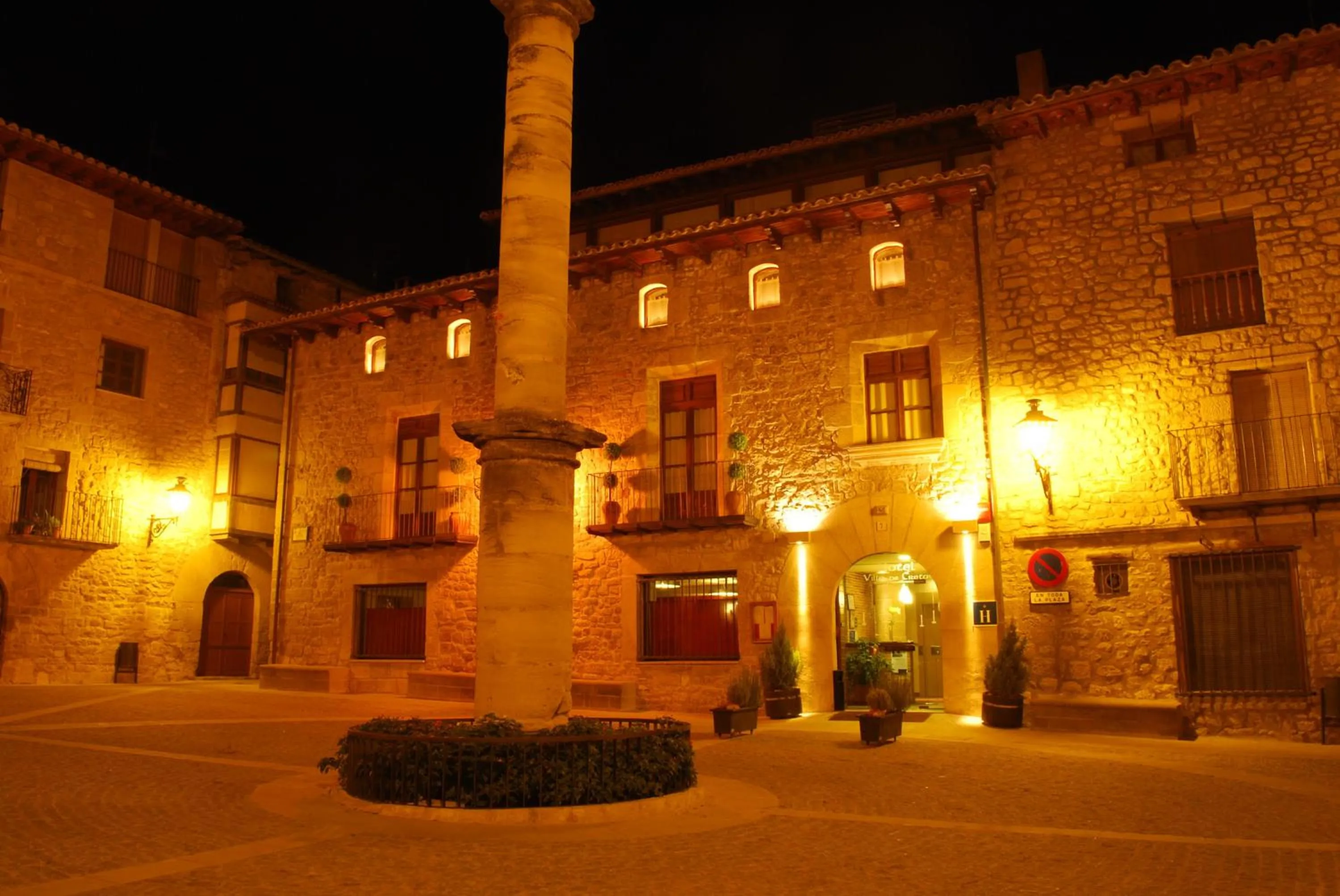 Facade/entrance in Hotel Villa de Cretas