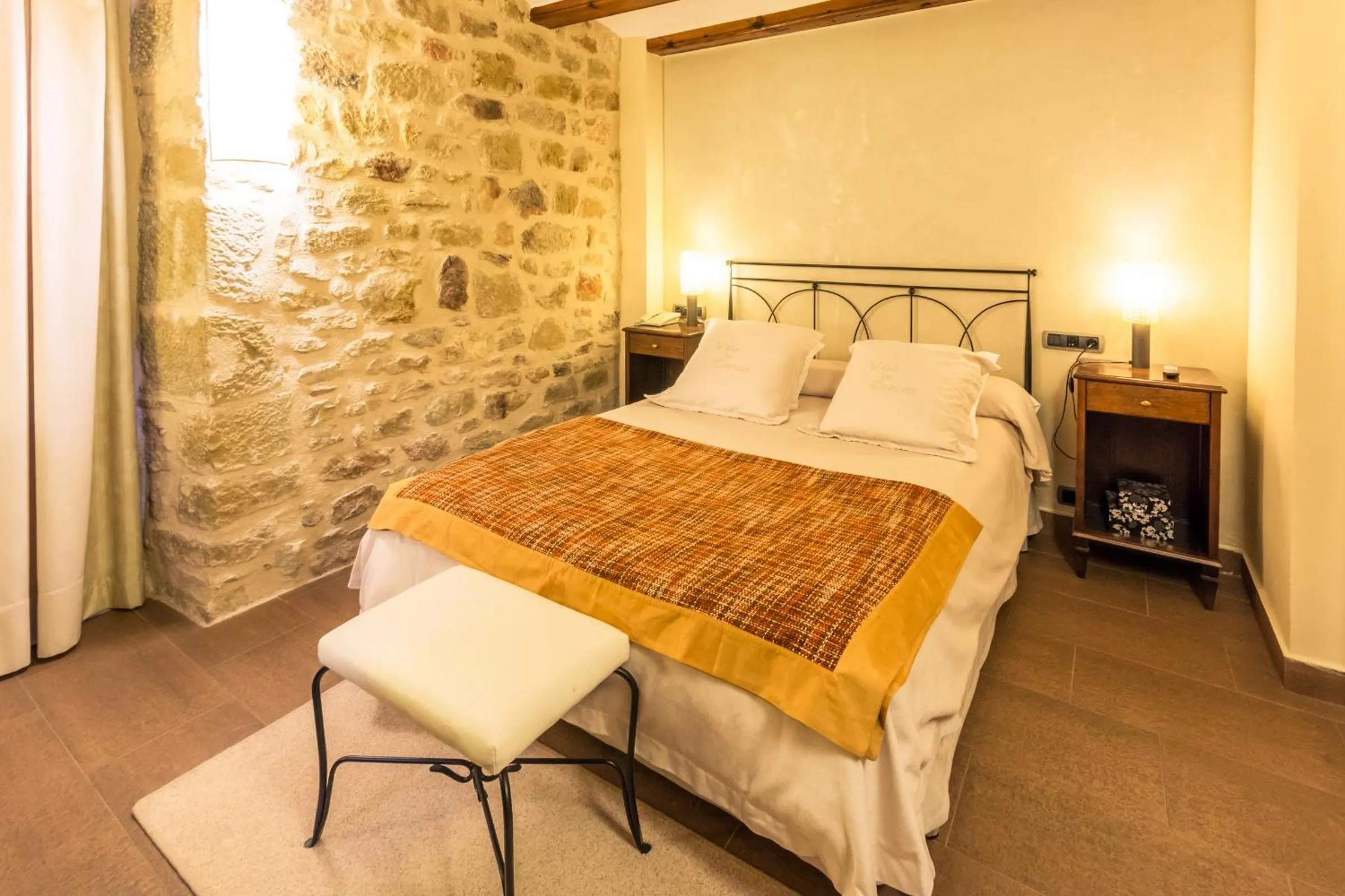 Bedroom, Bed in Hotel Villa de Cretas