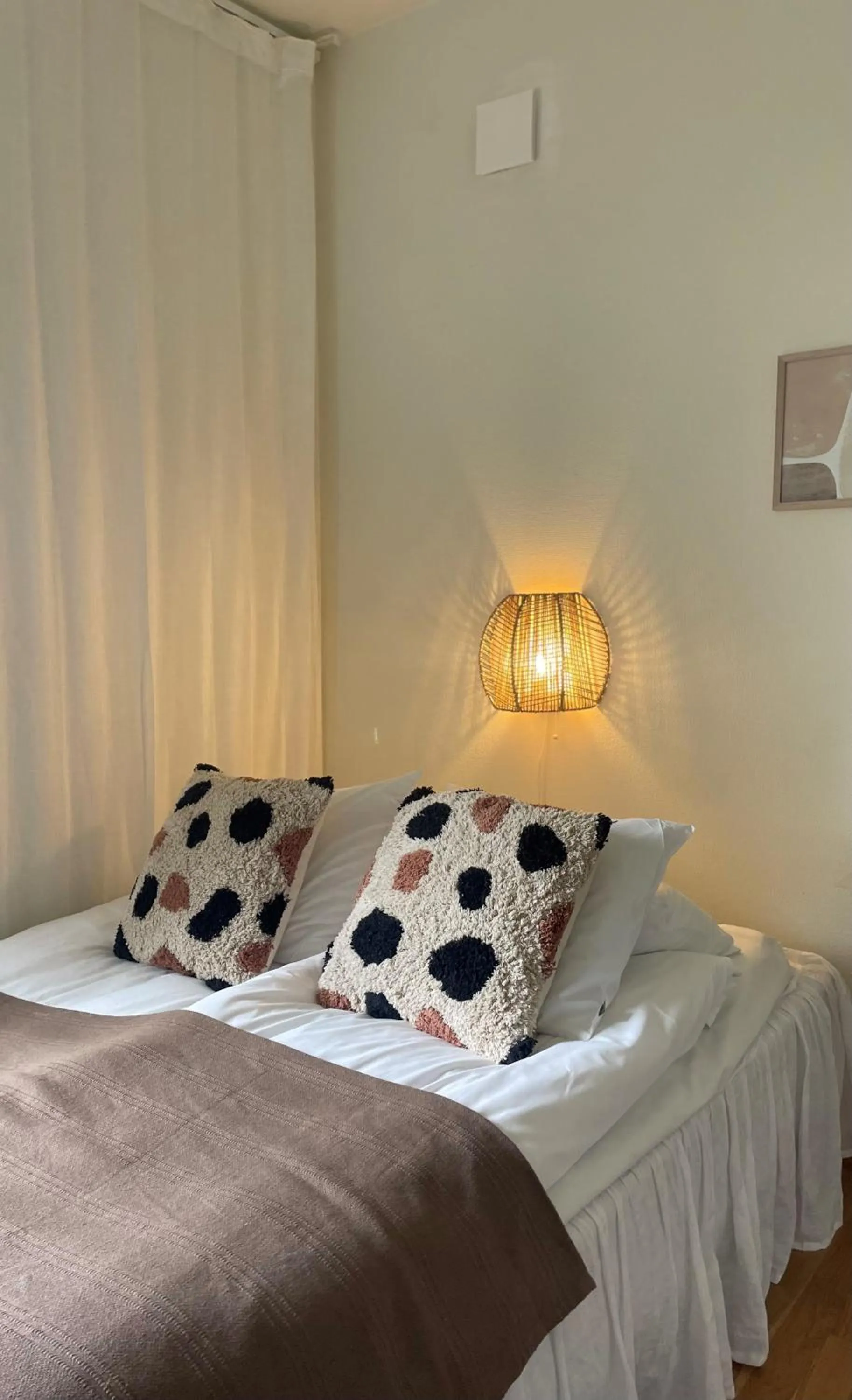 Photo of the whole room, Bed in Ewa & Maude Hotel