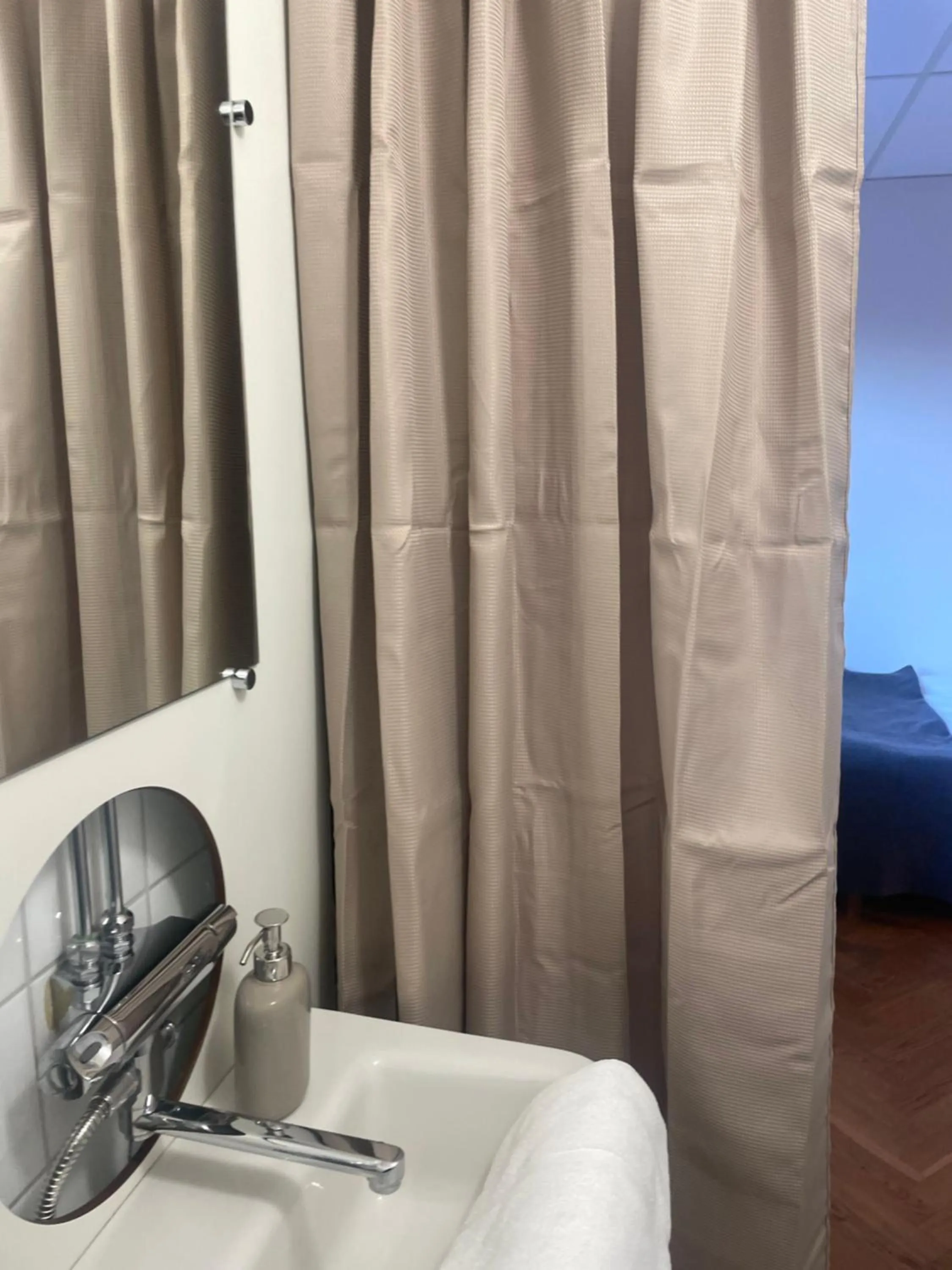 Bathroom in Ewa & Maude Hotel