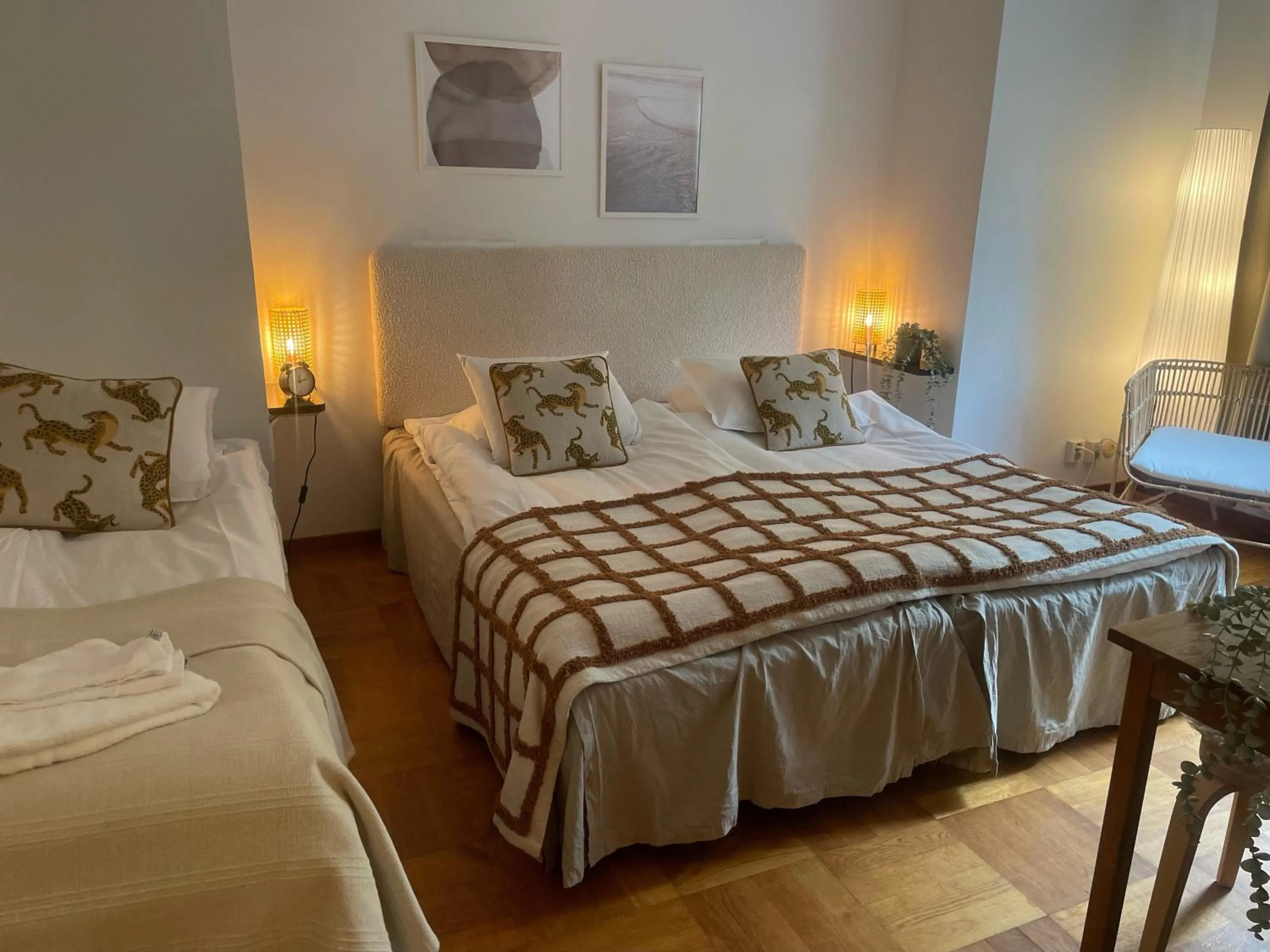 Photo of the whole room, Bed in Ewa & Maude Hotel