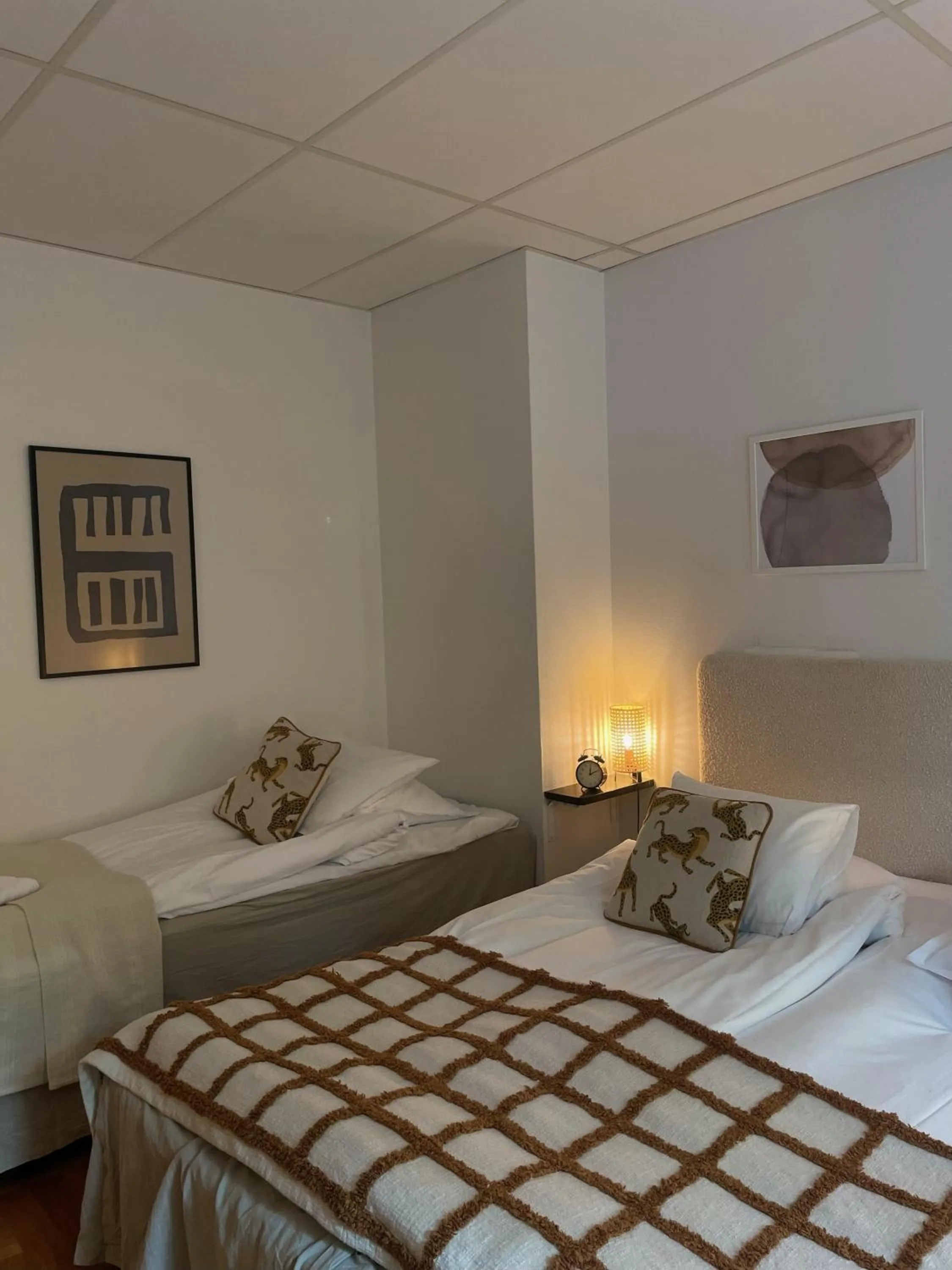 Photo of the whole room, Bed in Ewa & Maude Hotel