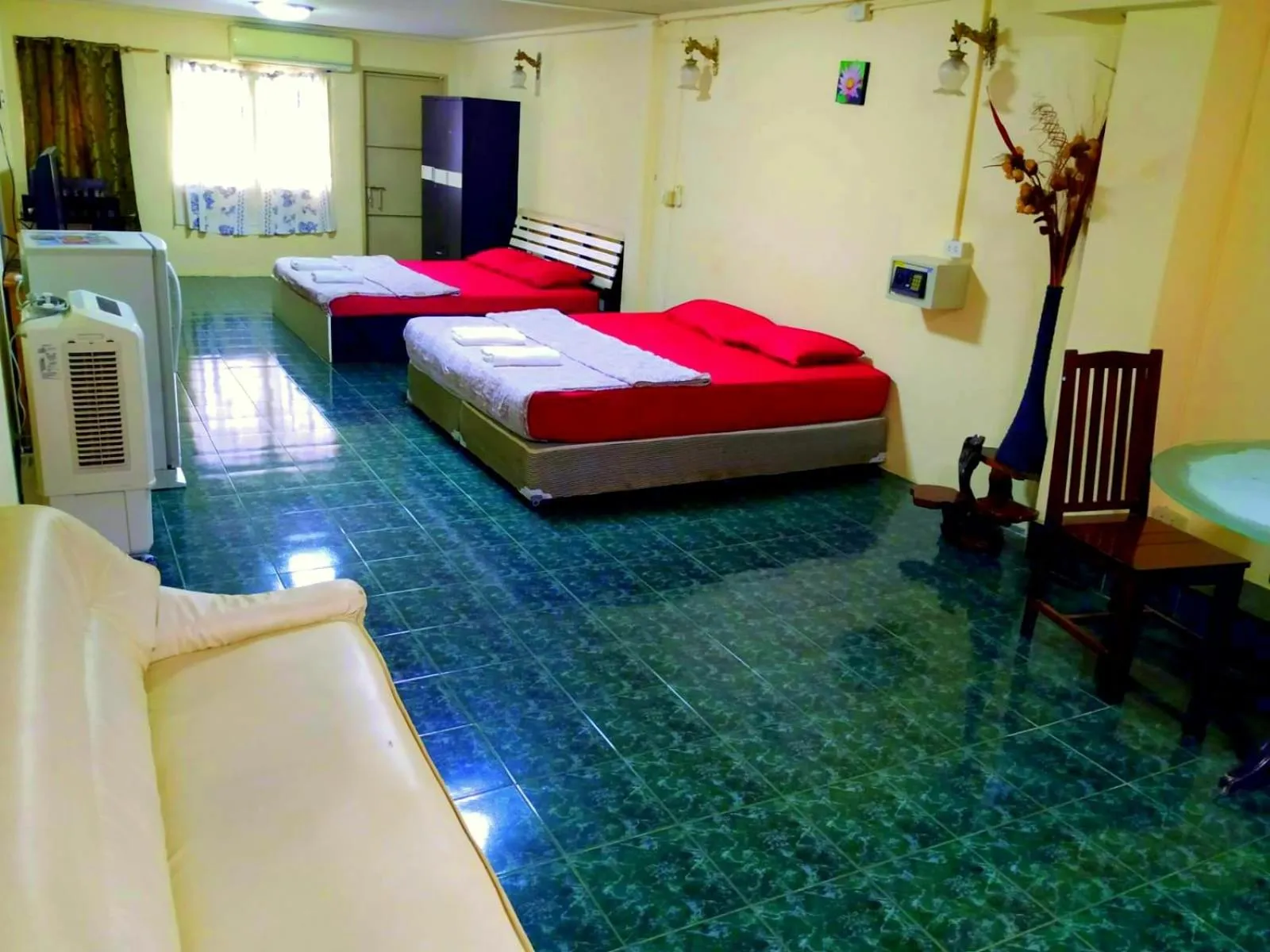 Bedroom, Bed in Encore Sea View