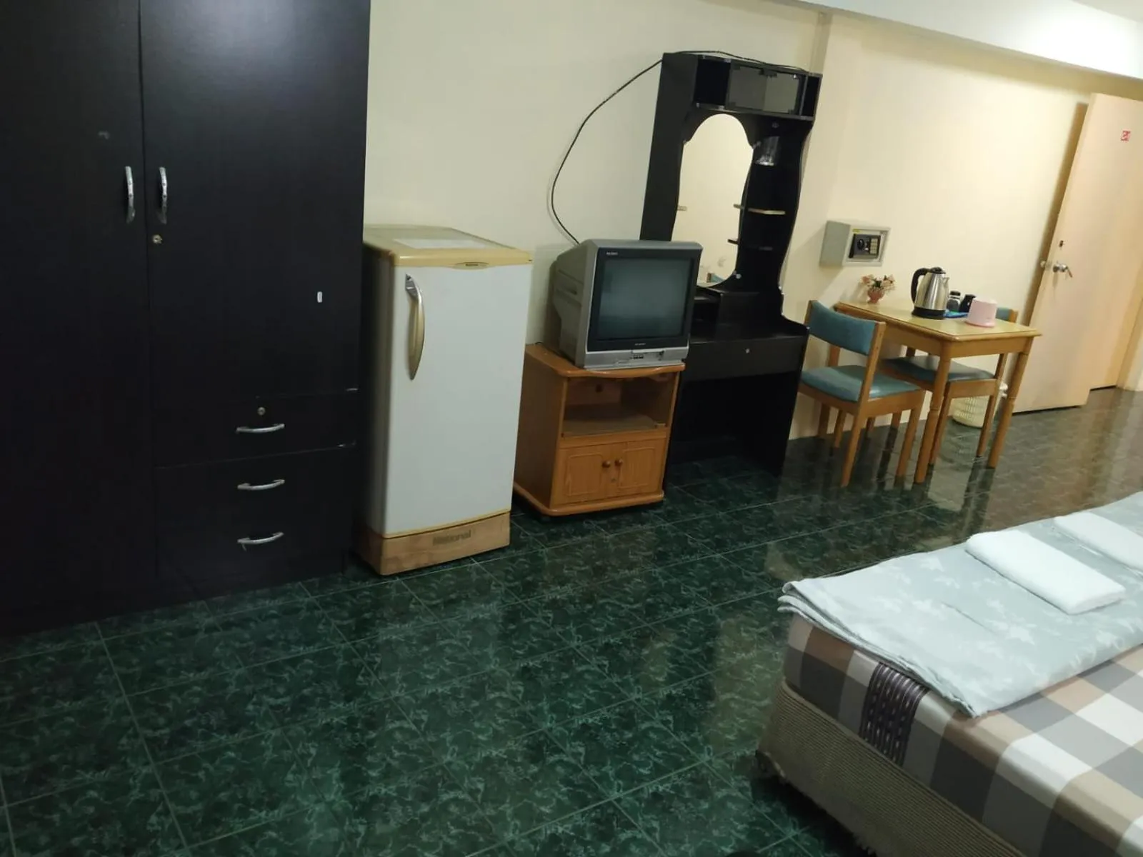 Photo of the whole room, Bed in Encore Sea View