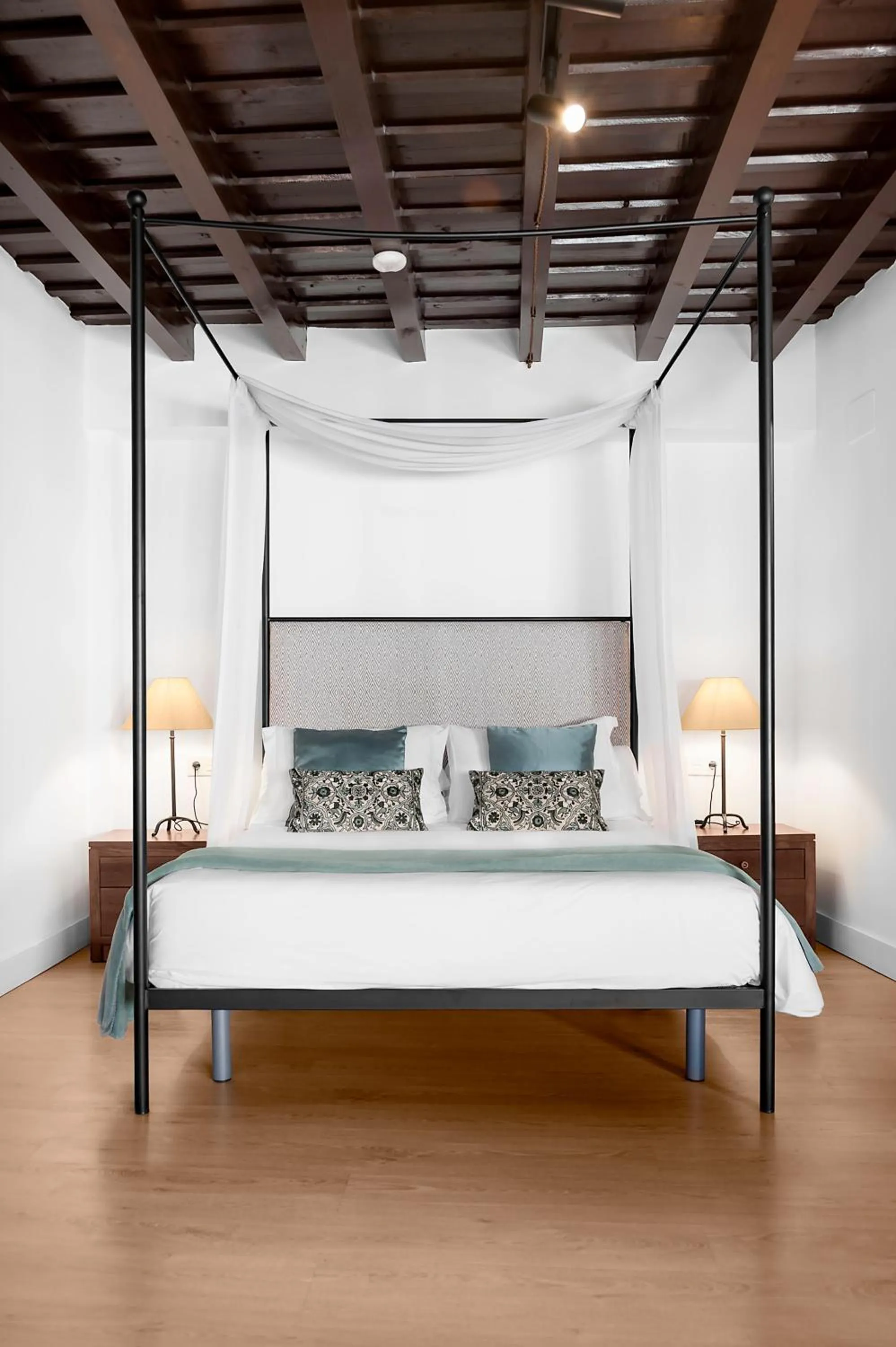 Bed in Hotel Mercader de Sedas by Maxi Hoteles