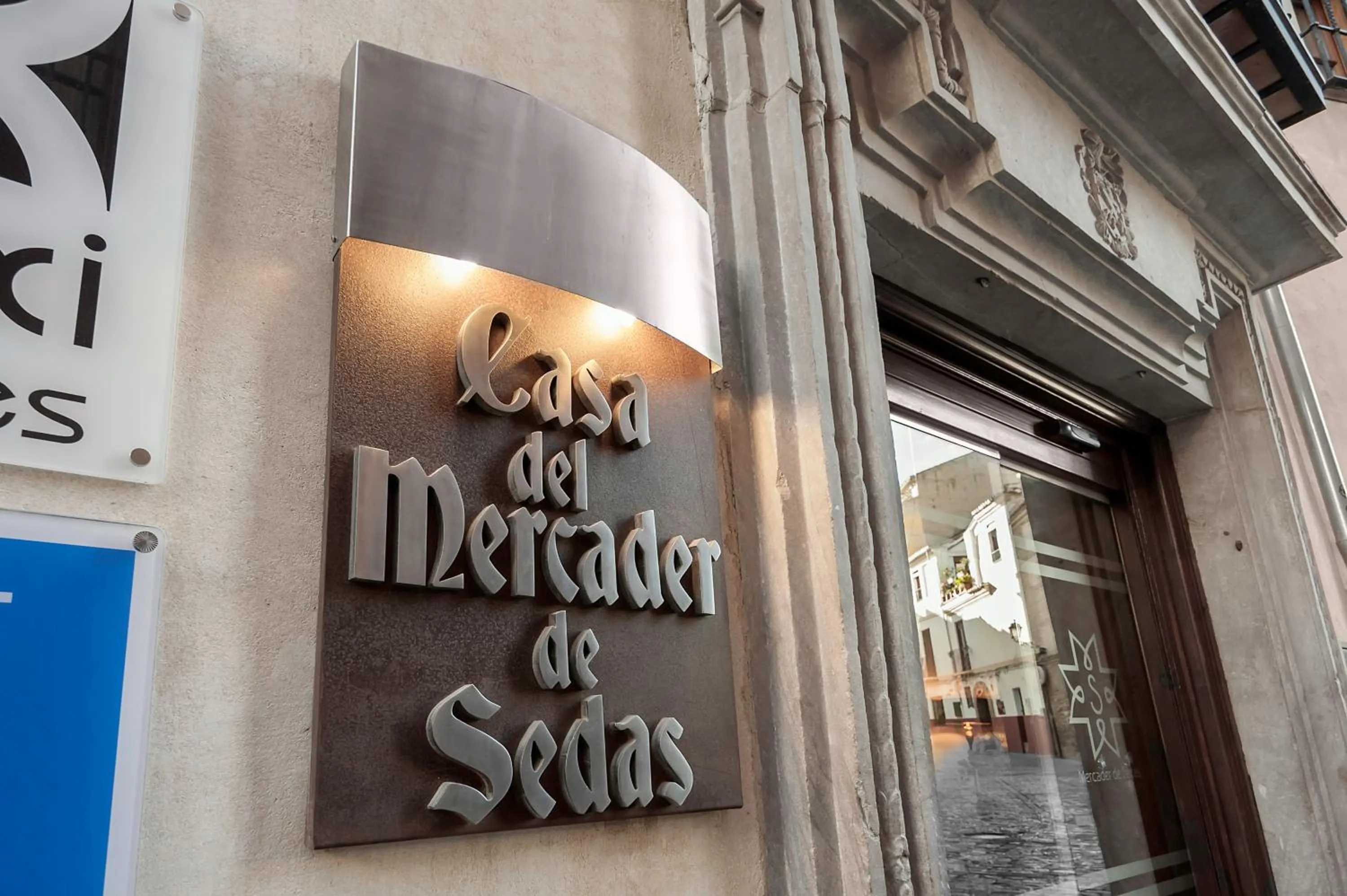 Property logo or sign in Hotel Mercader de Sedas by Maxi Hoteles